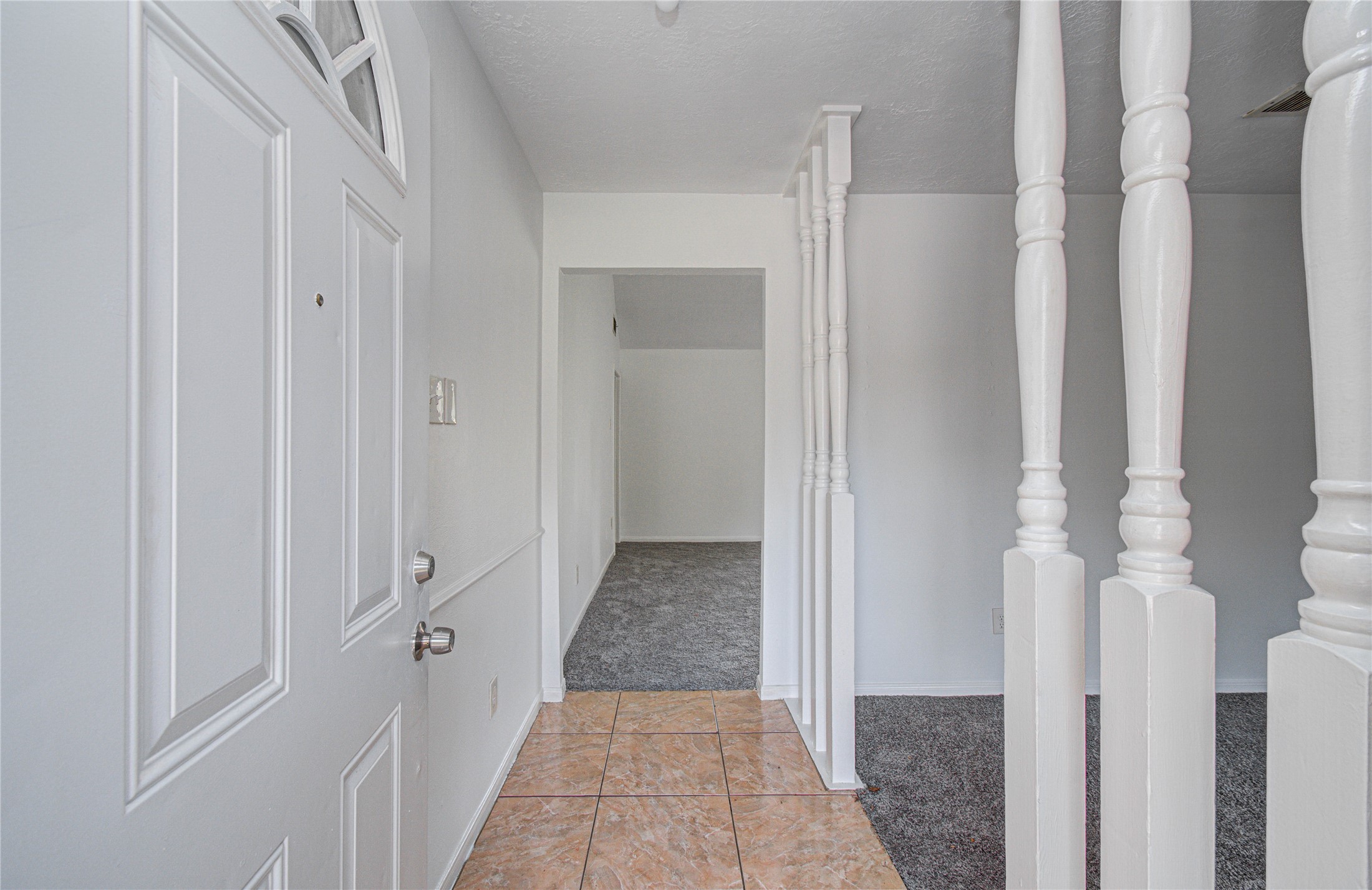 7015 Maple Fox Drive Property Photo 2
