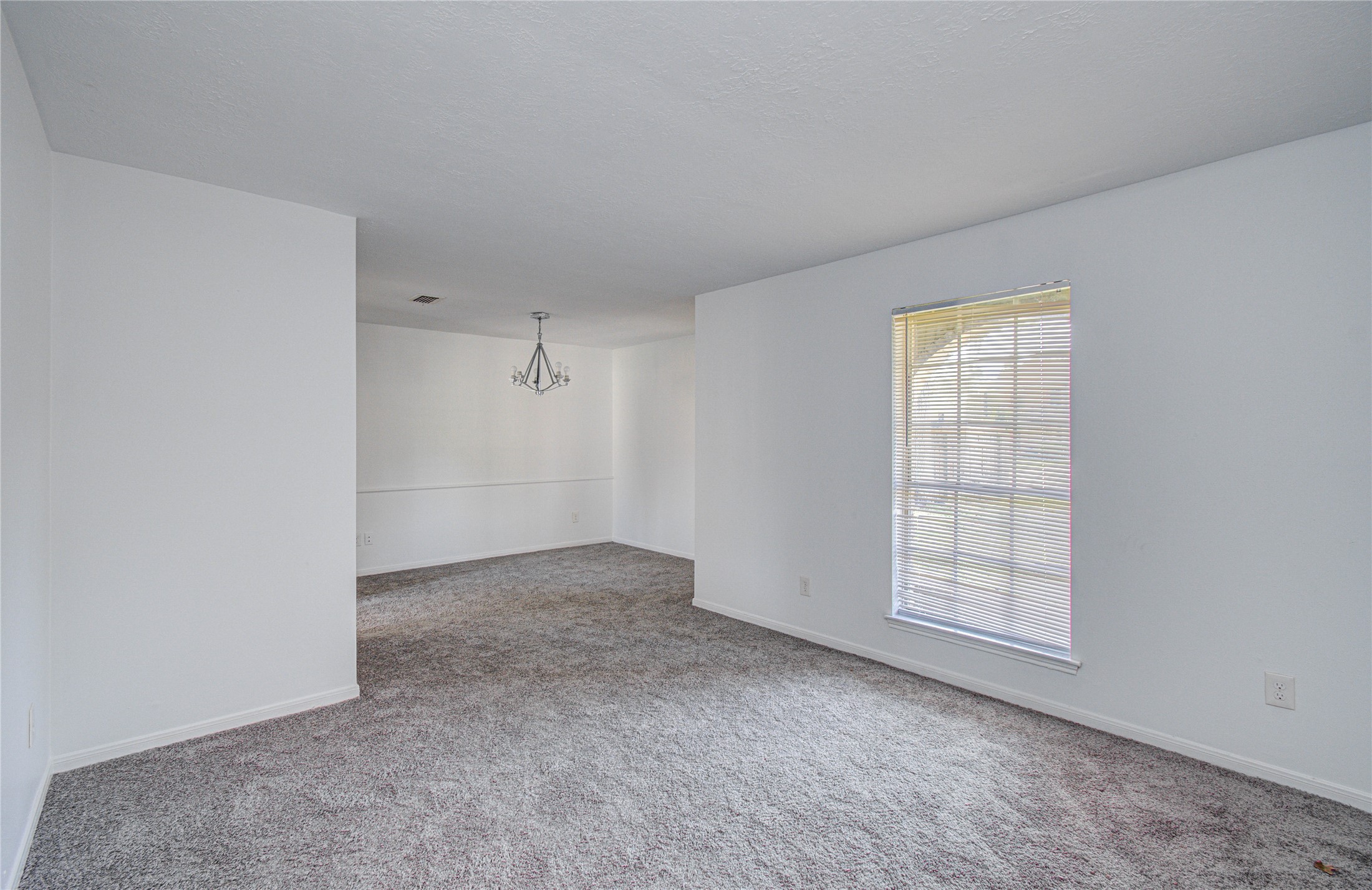 7015 Maple Fox Drive Property Photo 3