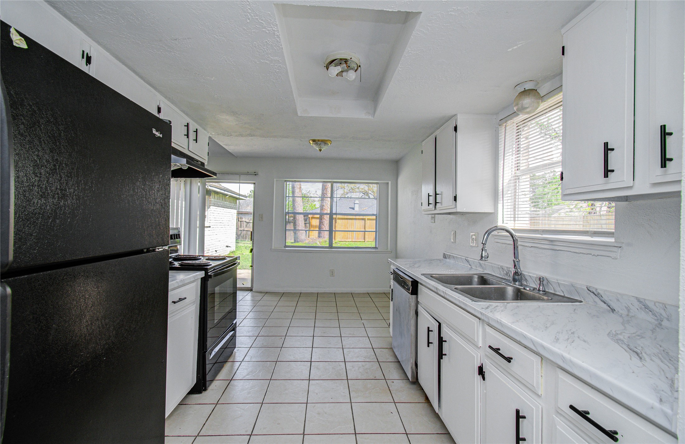 7015 Maple Fox Drive Property Photo 9