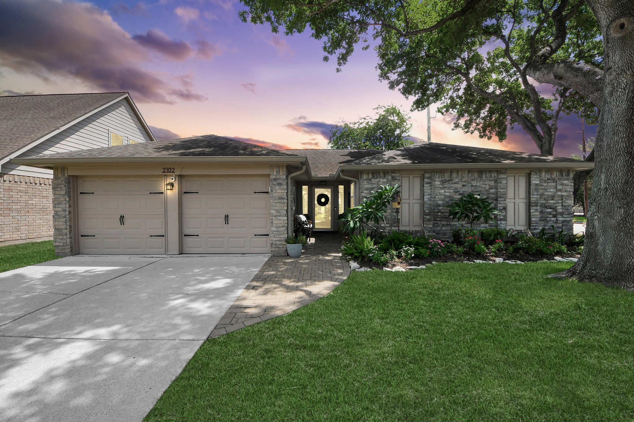 2102 Fountain Drive Property Photo 1