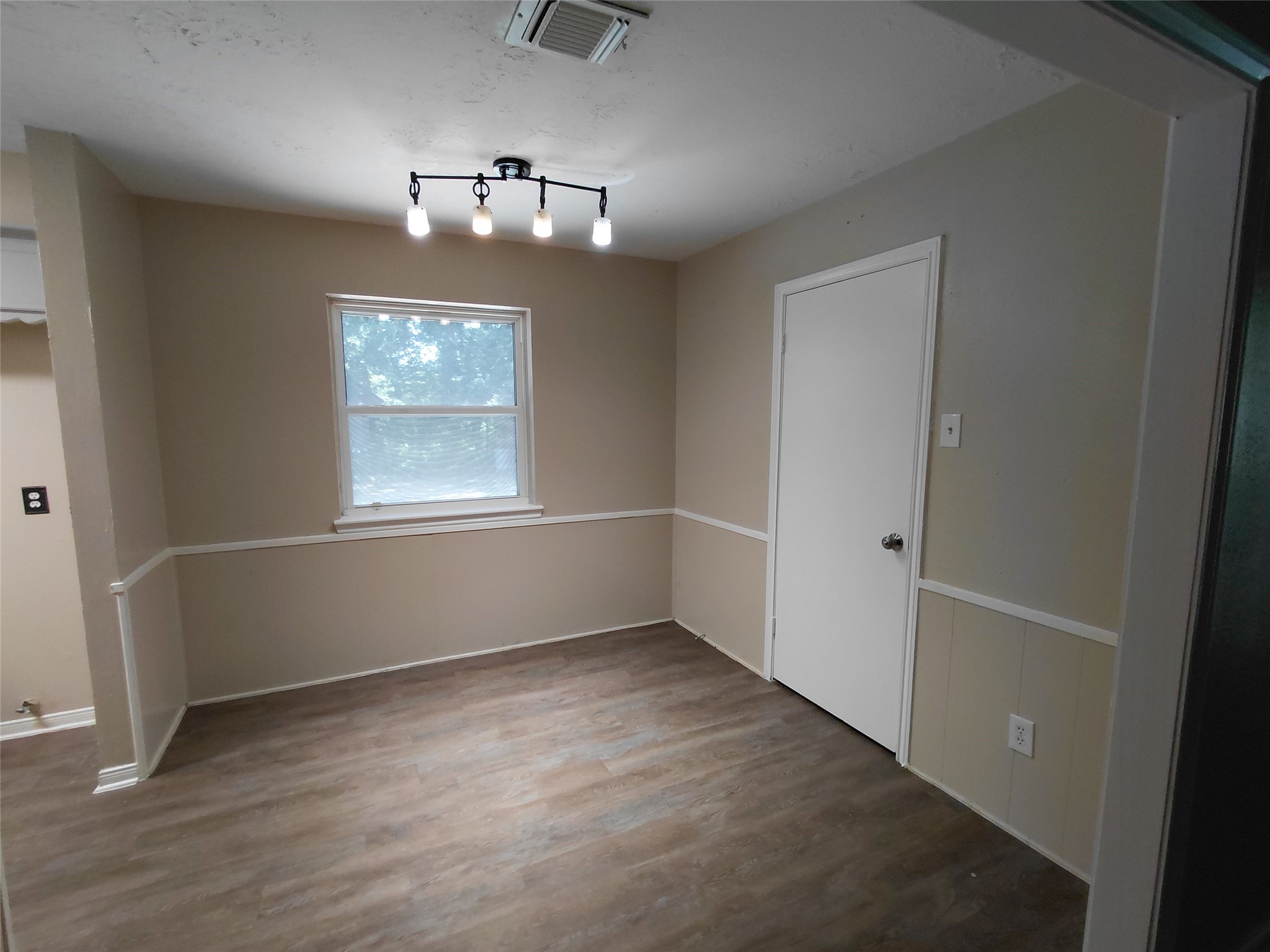 23111 Lone Wolf Trail Property Photo 4