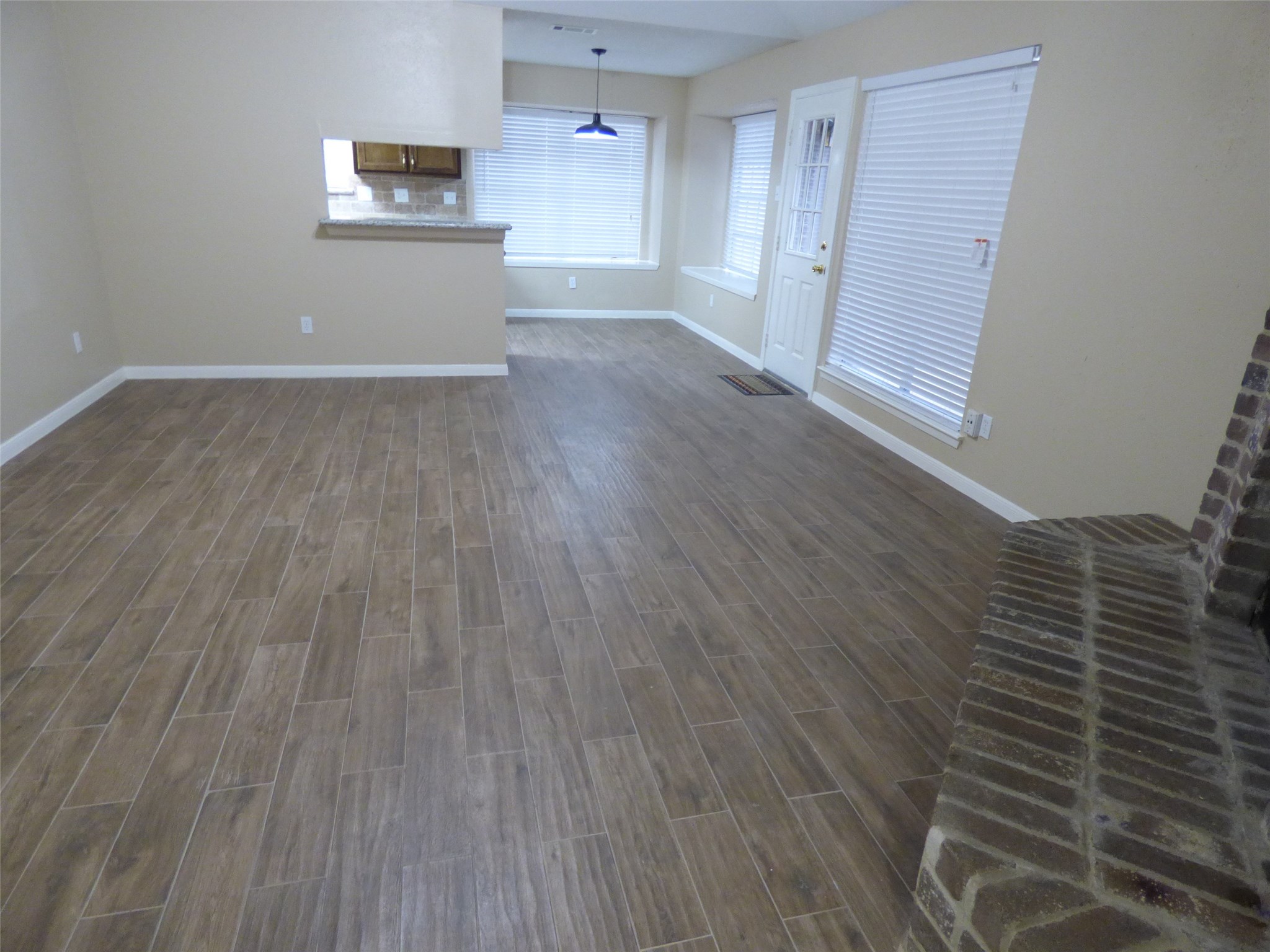 1242 Park Lane Property Photo 4