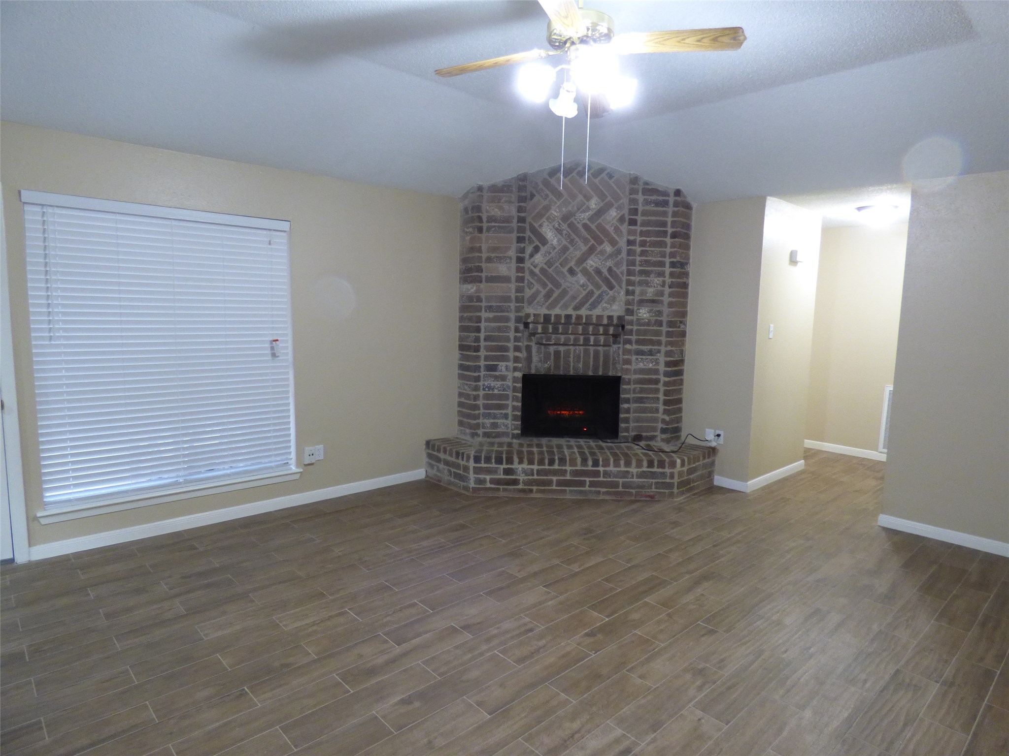 1242 Park Lane Property Photo 5