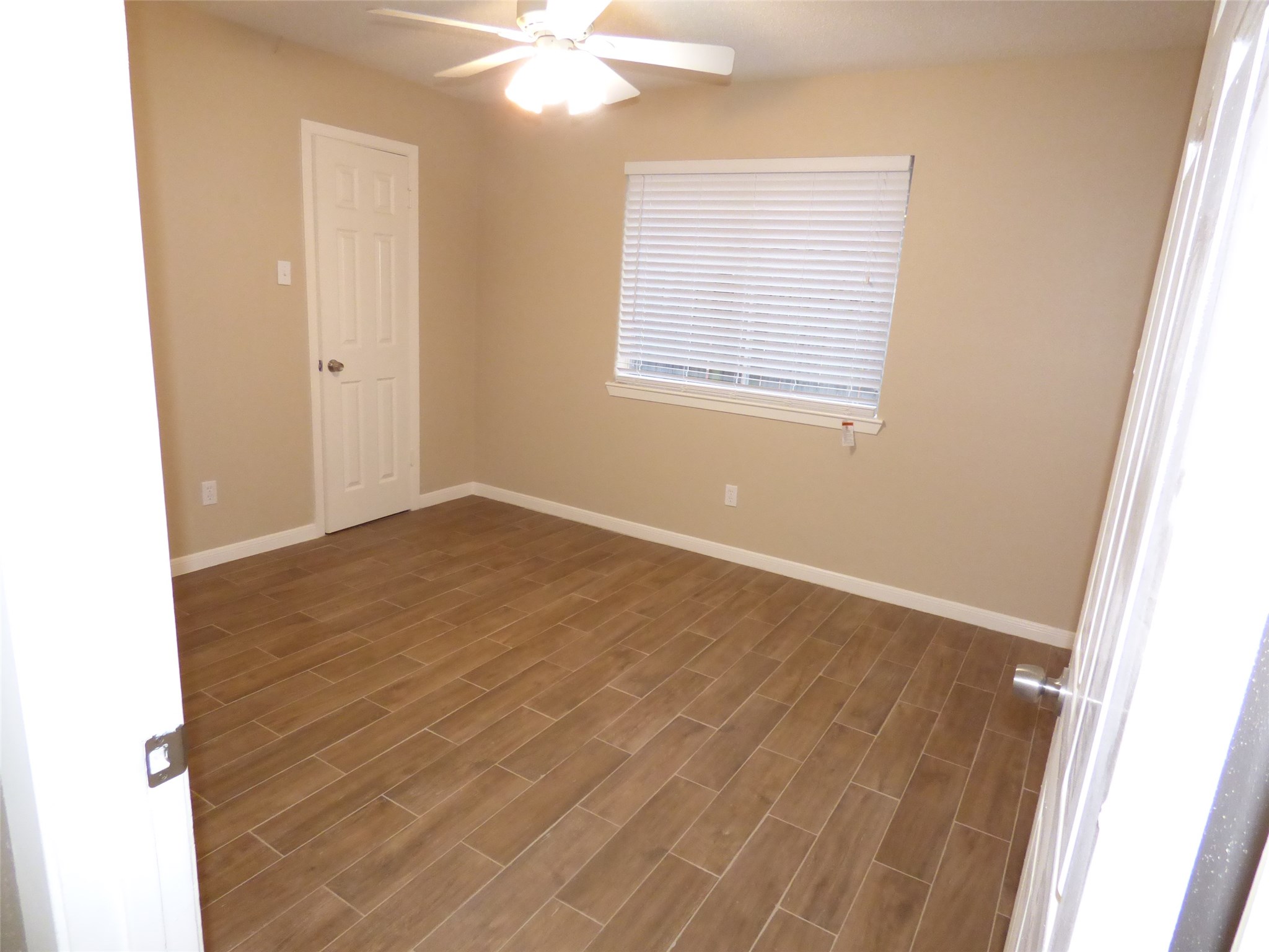 1242 Park Lane Property Photo 9