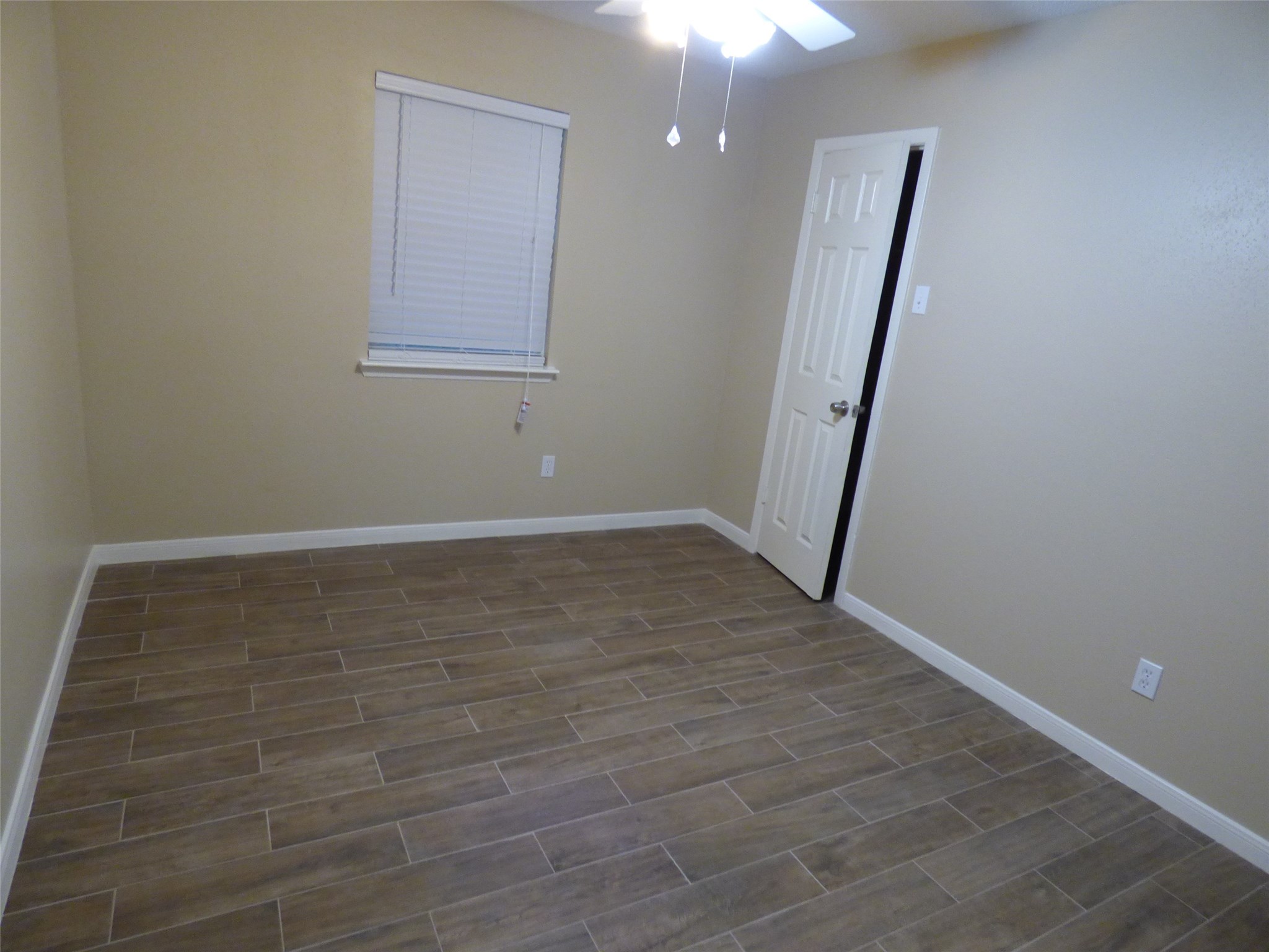 1242 Park Lane Property Photo 10