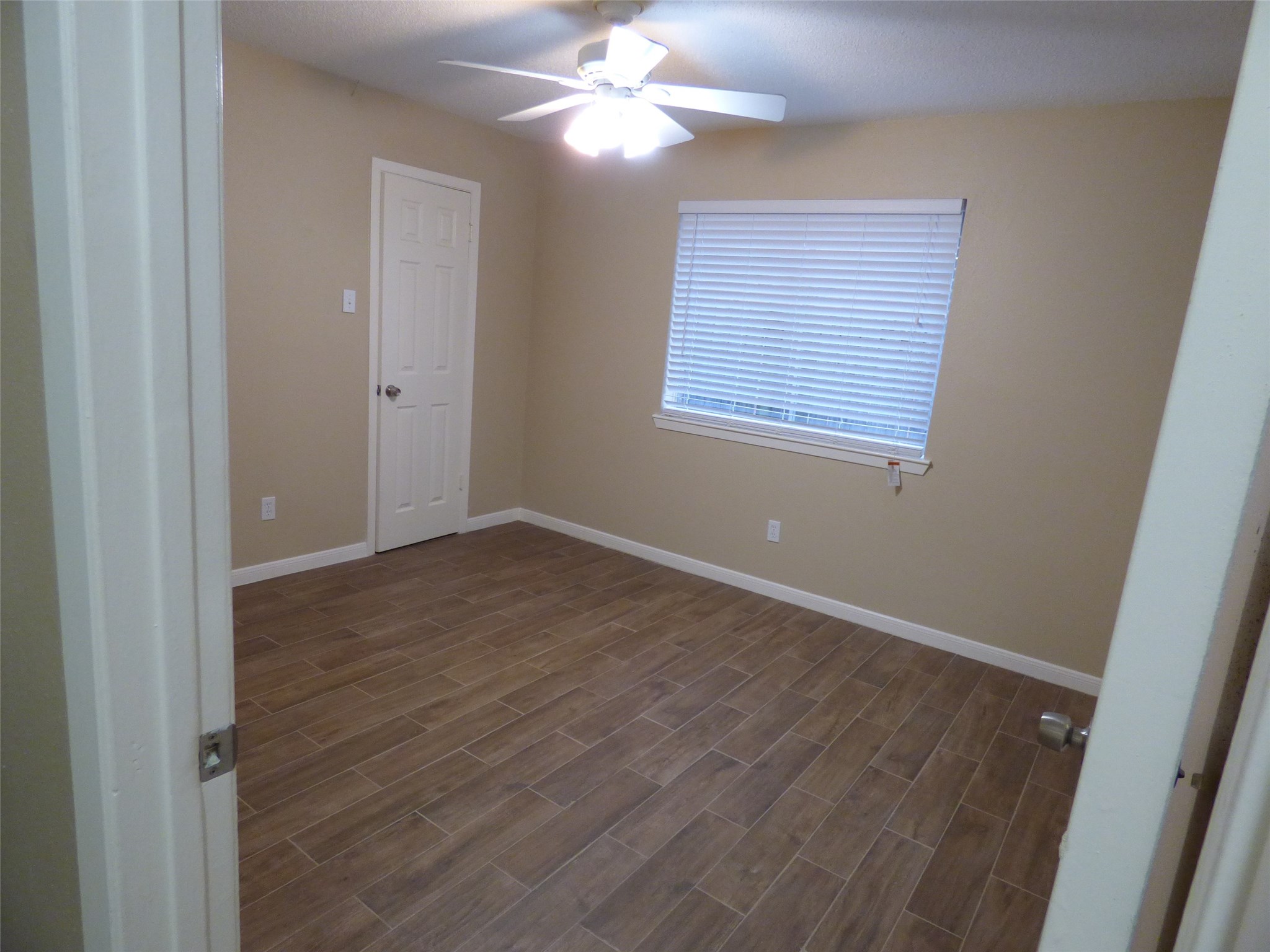 1242 Park Lane Property Photo 11