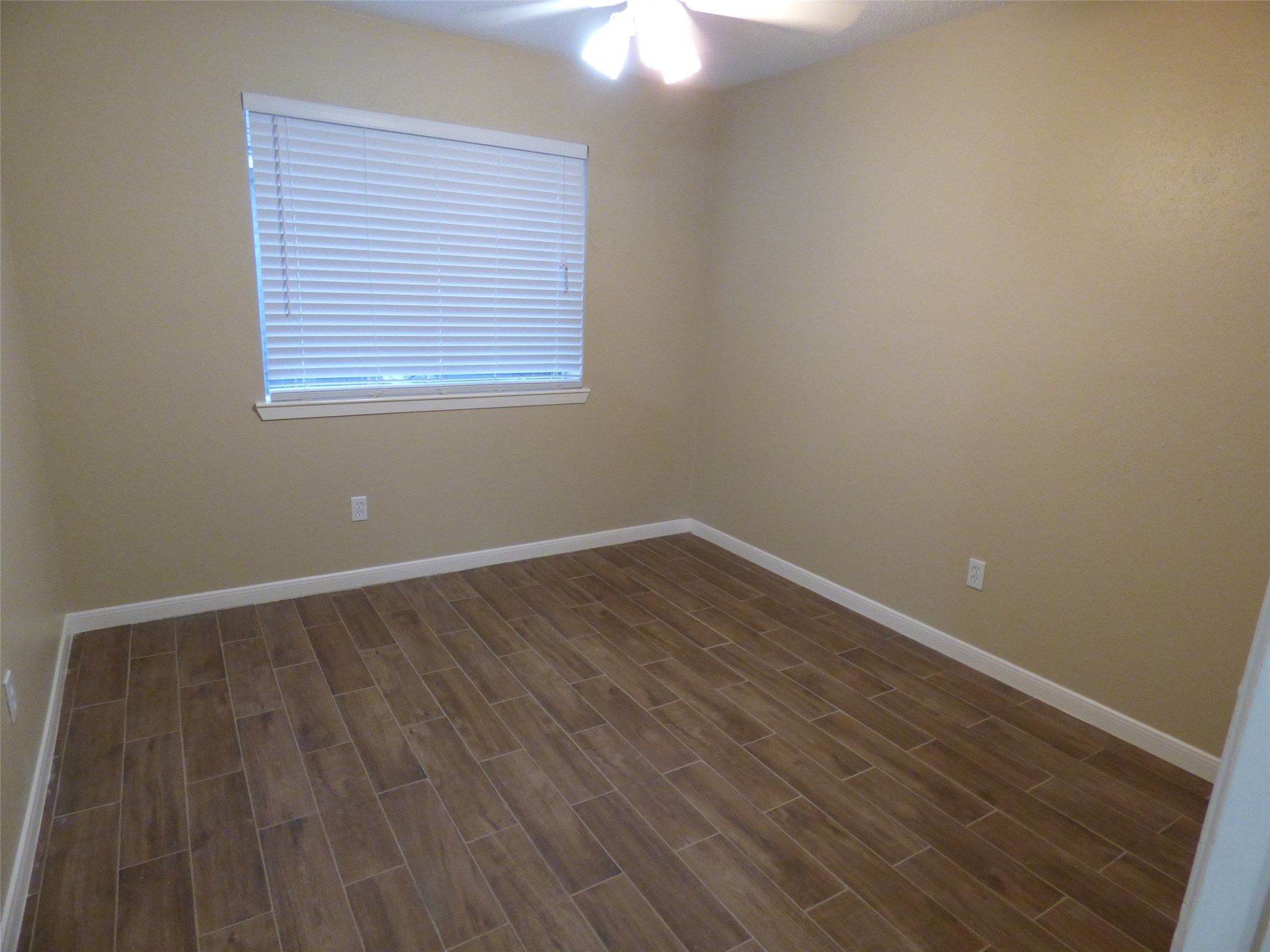 1242 Park Lane Property Photo 12