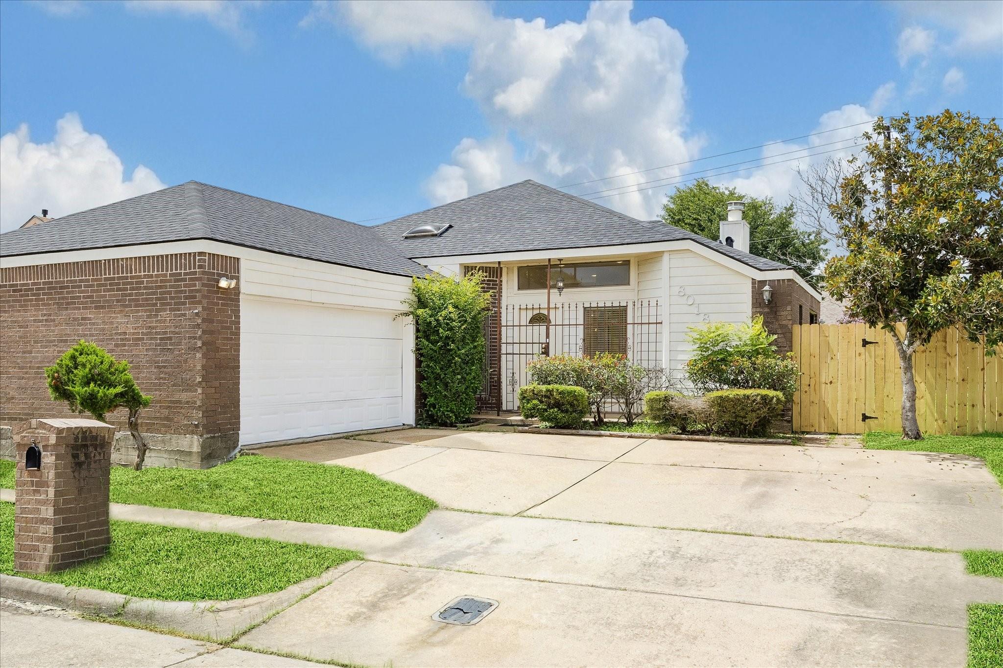 8018 Cobblefield Lane, Houston TX 77071 Property Photo 1
