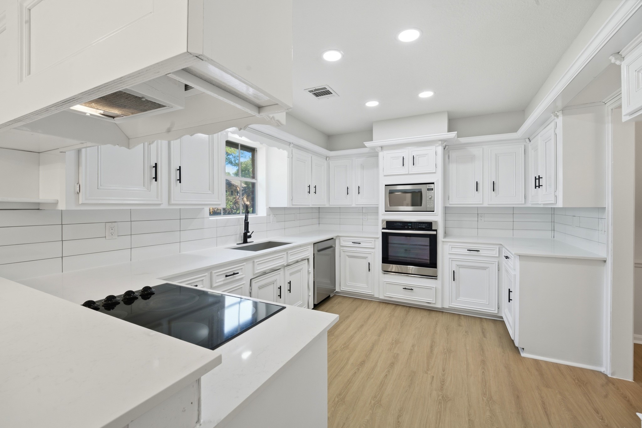 16155 Hexham Drive Property Photo 6