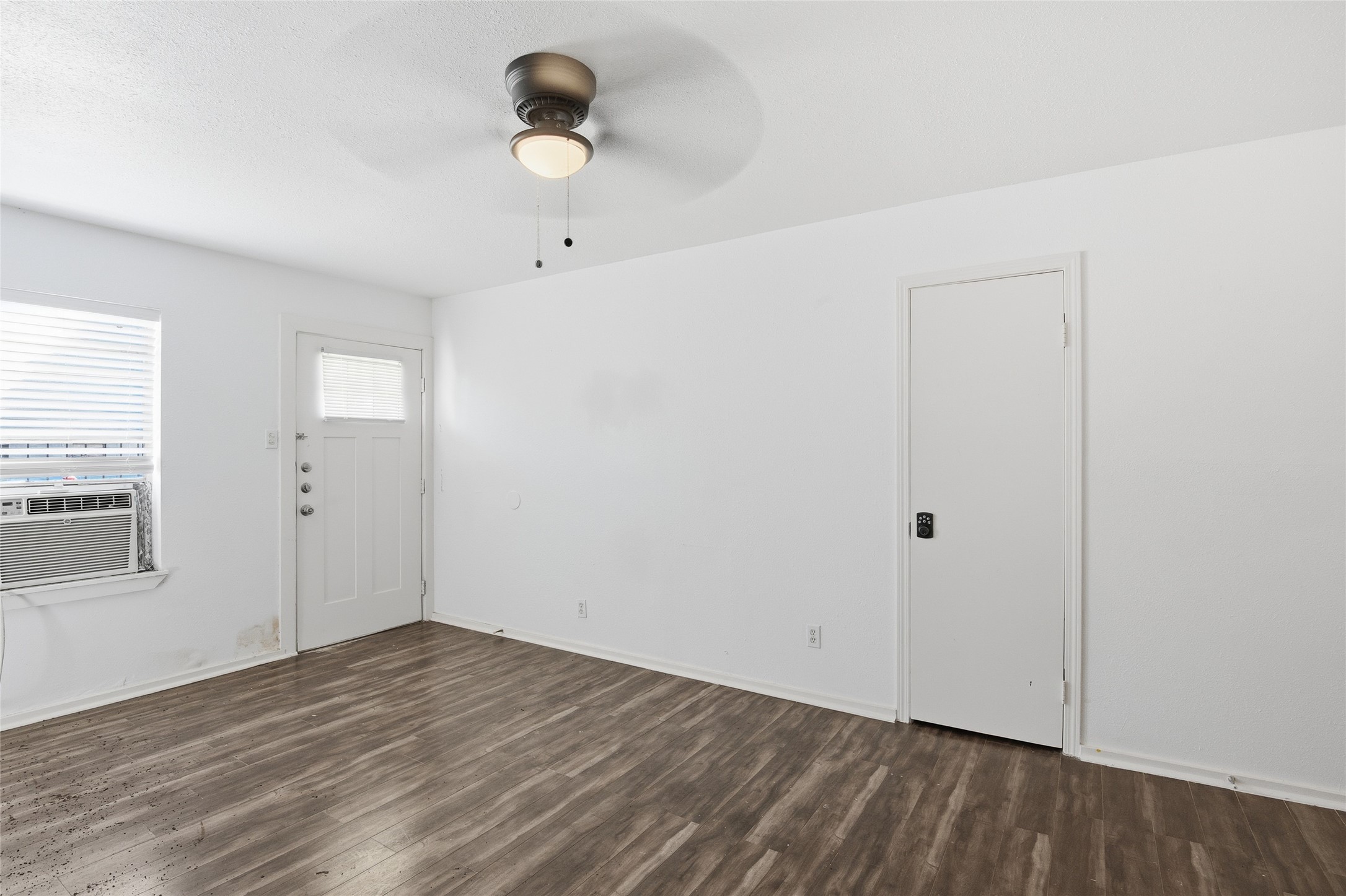 5010 Ennis S Street 2 Property Photo 2