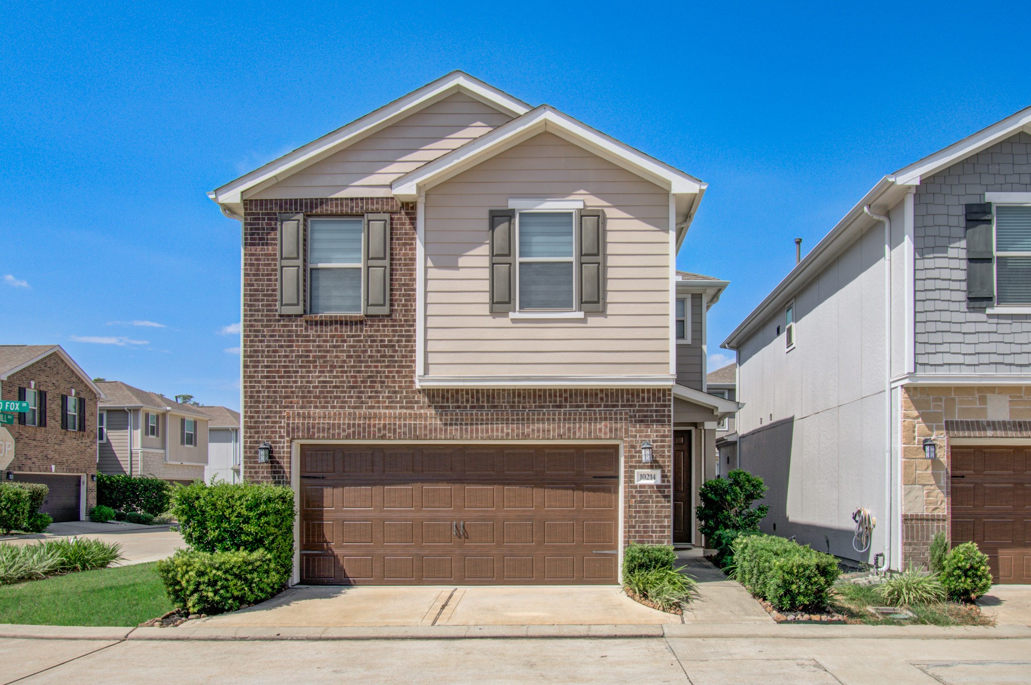 10214 Pinewood Fox Drive Property Photo 1