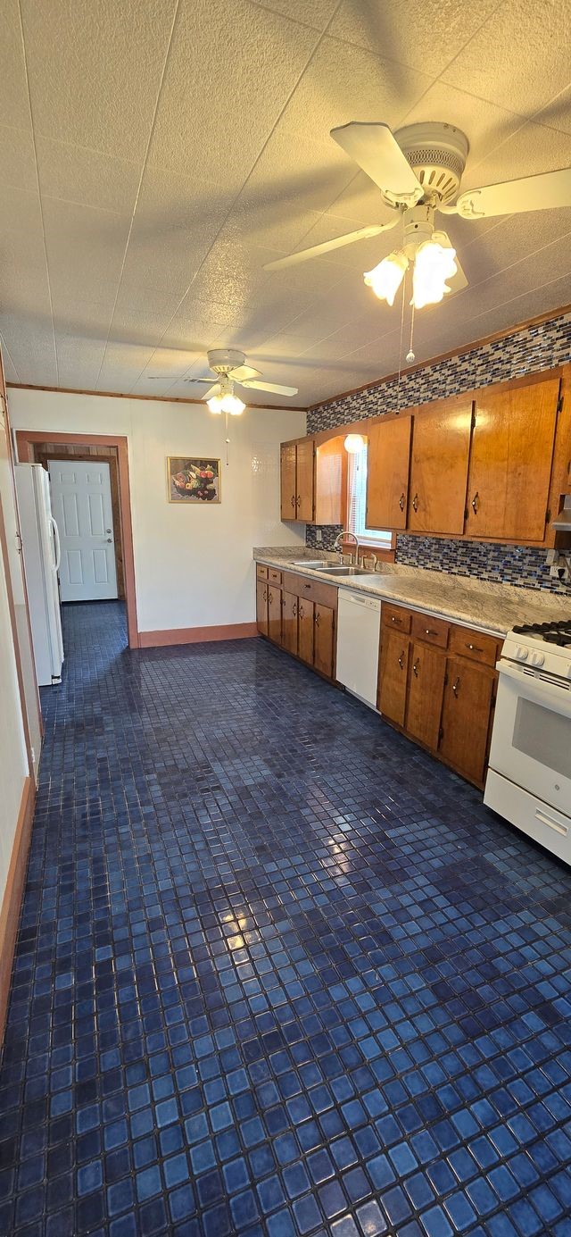 417 E Jack Street Property Photo 5