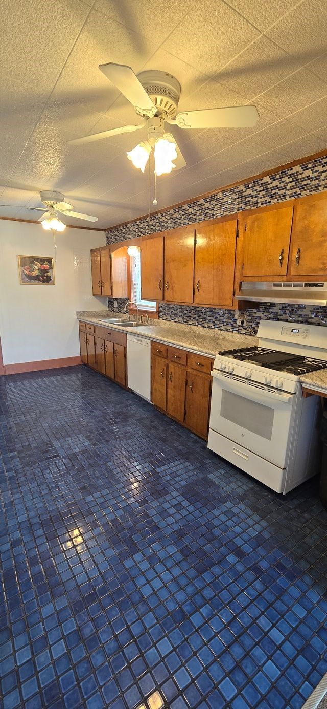 417 E Jack Street Property Photo 6