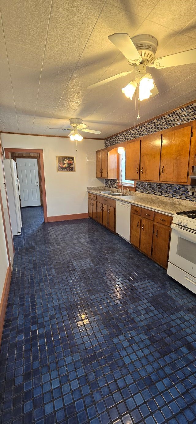 417 E Jack Street Property Photo 7