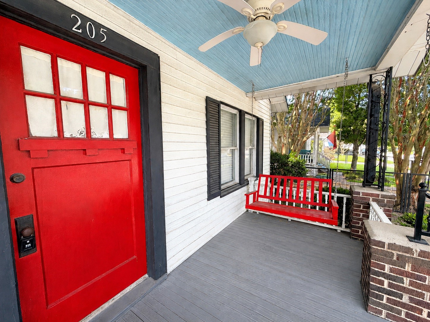 205 E 24th Street Property Photo 2