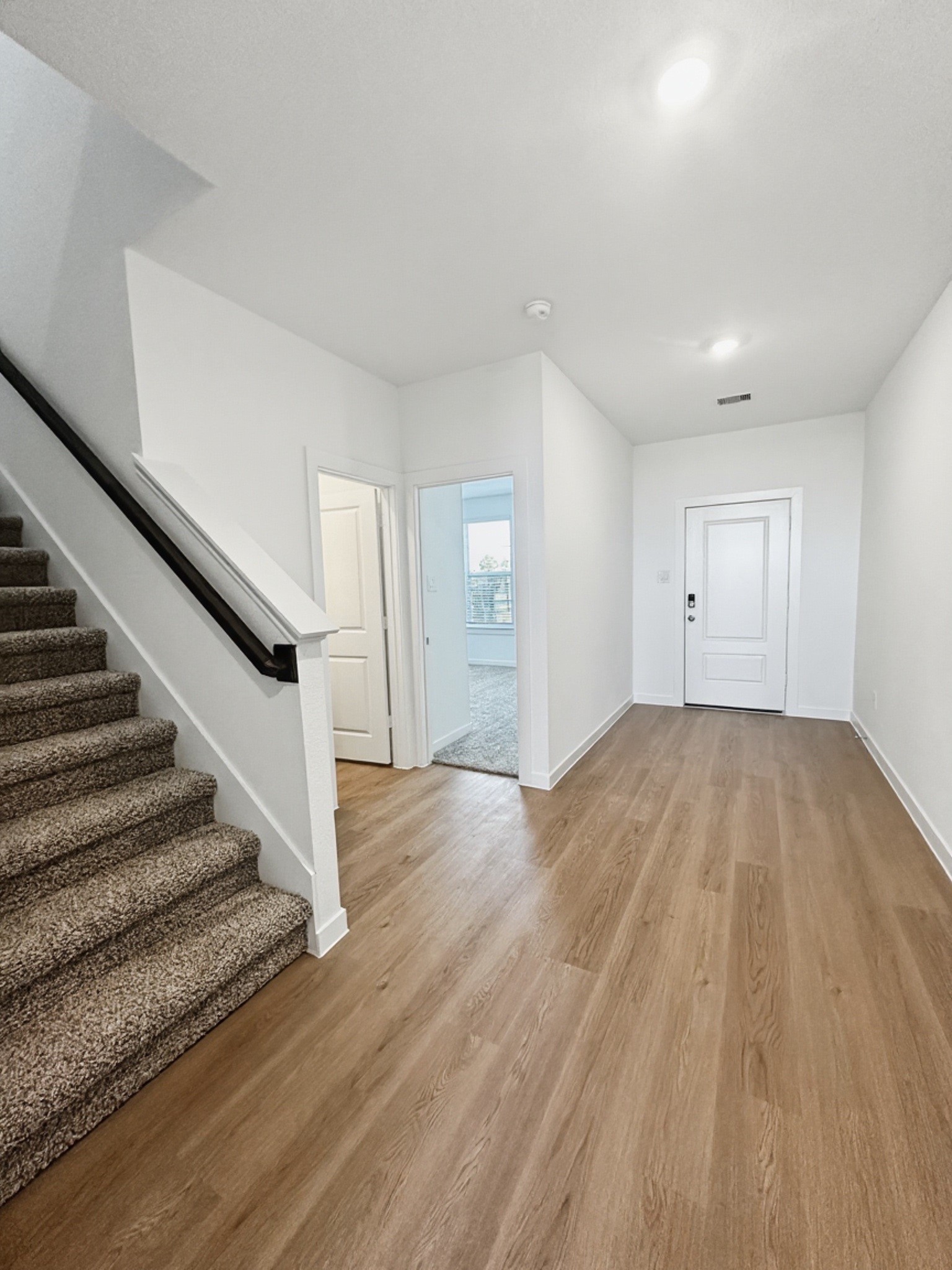 13902 Bay Crest Drive Property Photo 4