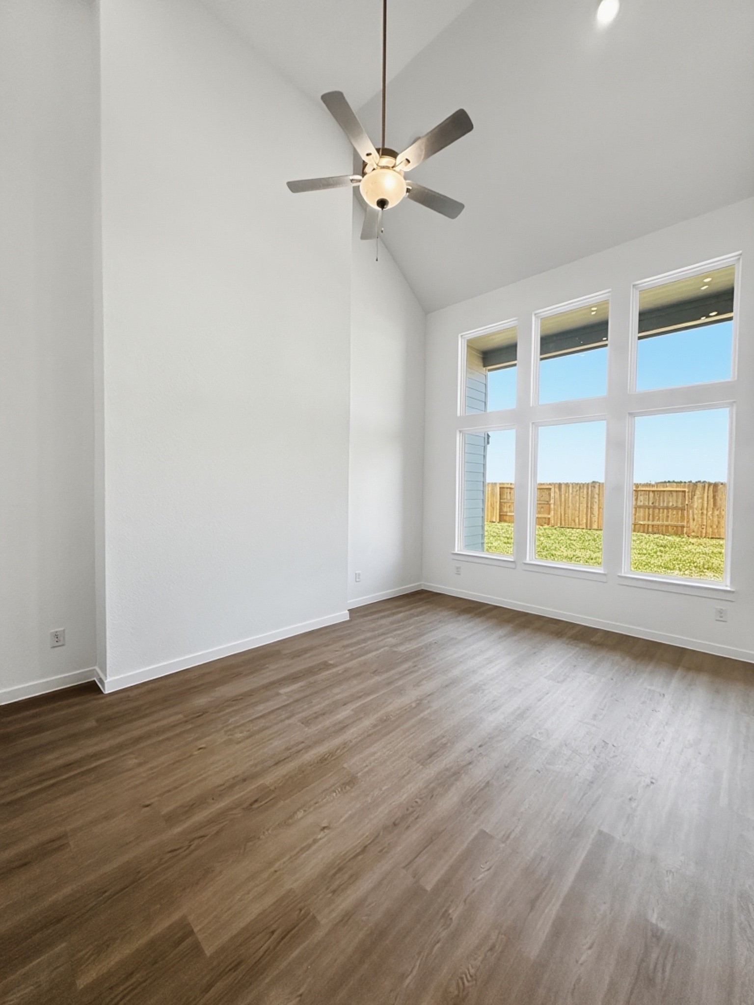 13902 Bay Crest Drive Property Photo 6