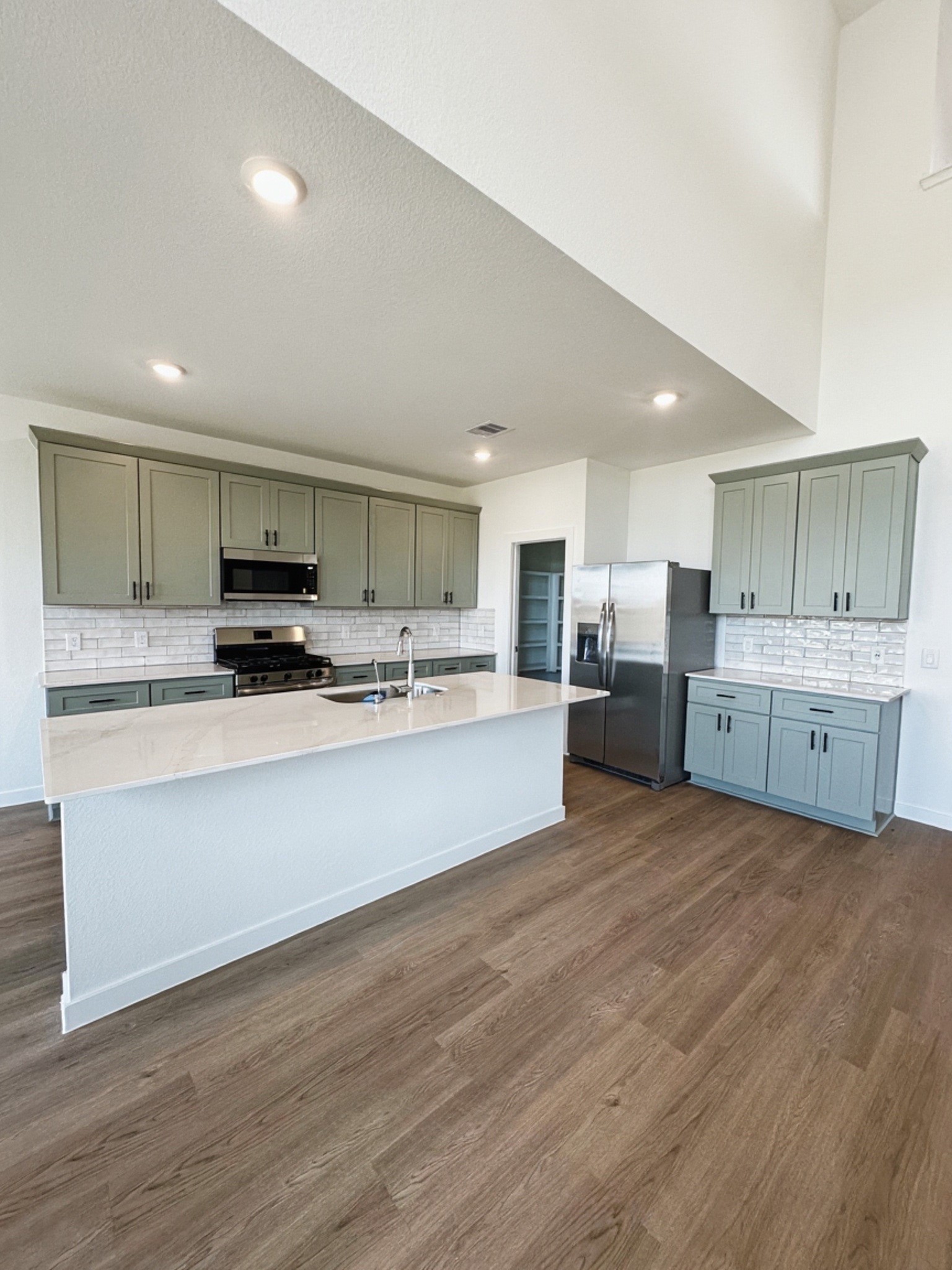 13902 Bay Crest Drive Property Photo 8