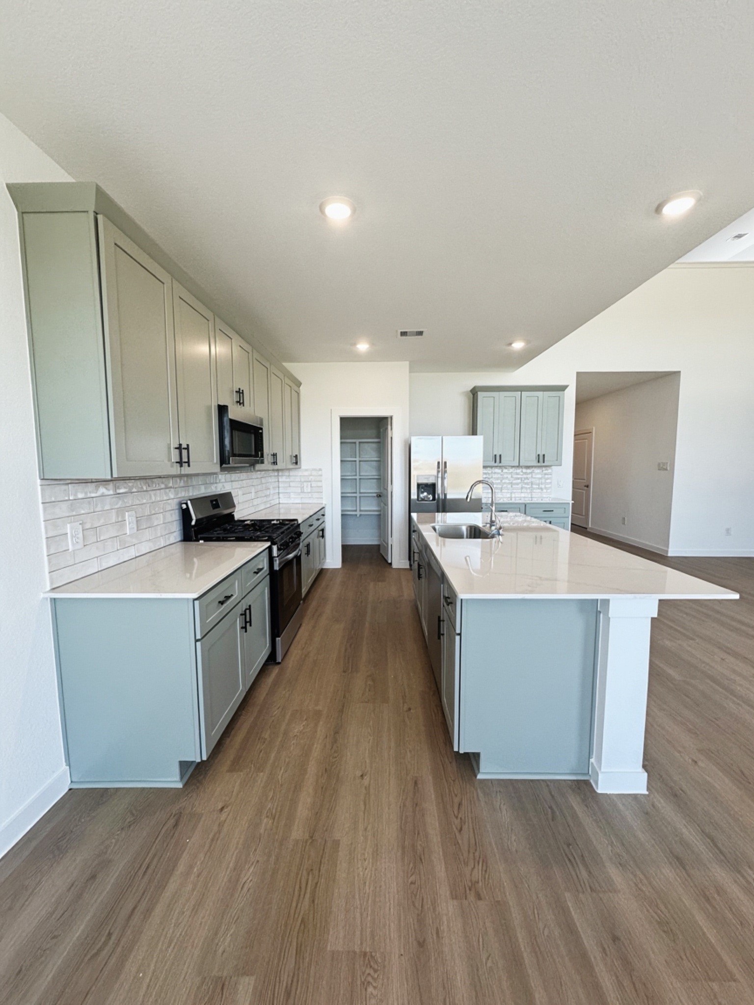 13902 Bay Crest Drive Property Photo 9