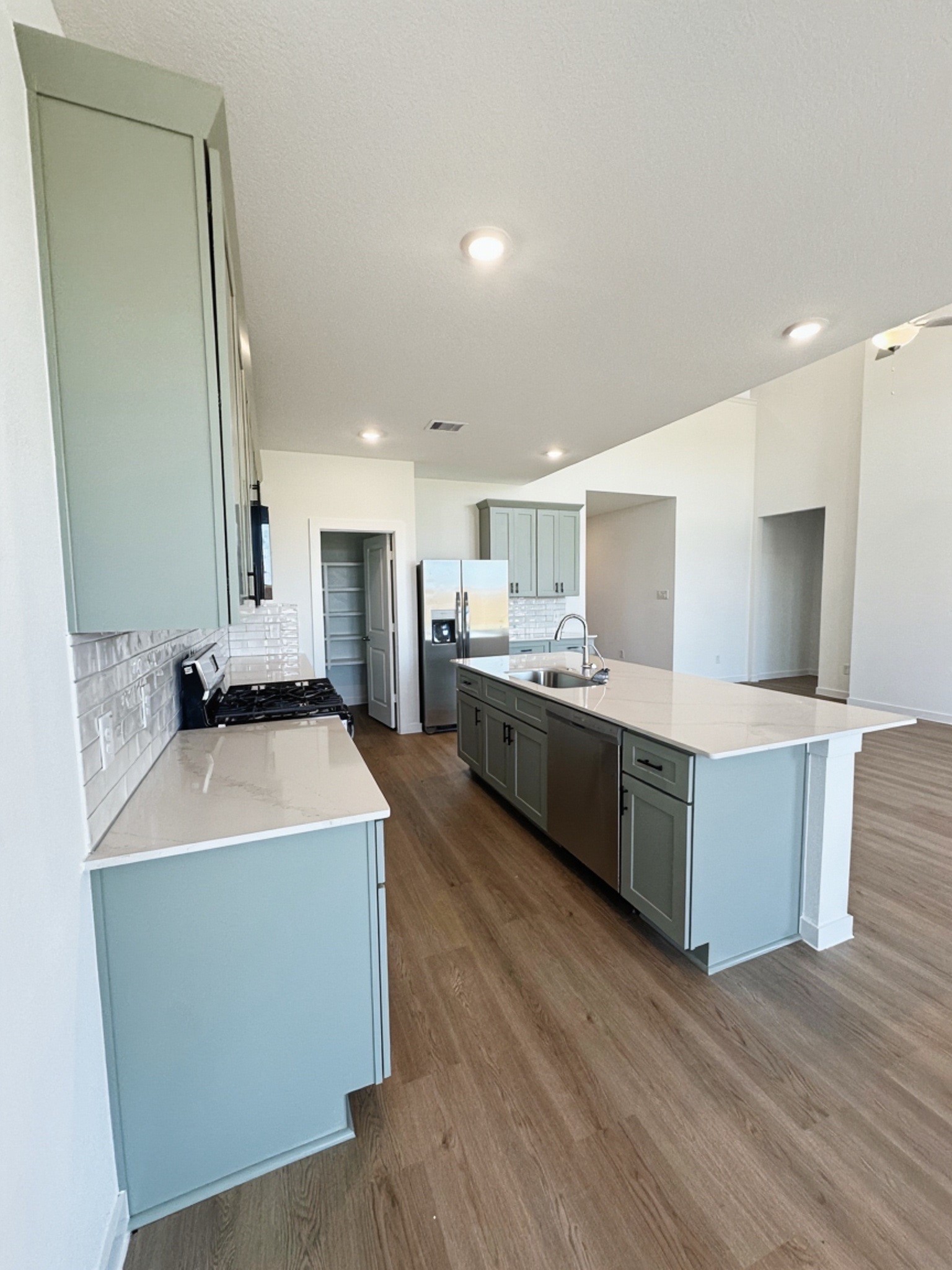 13902 Bay Crest Drive Property Photo 10