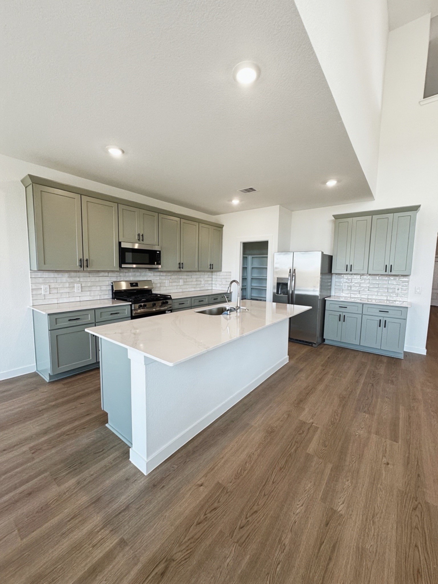 13902 Bay Crest Drive Property Photo 12