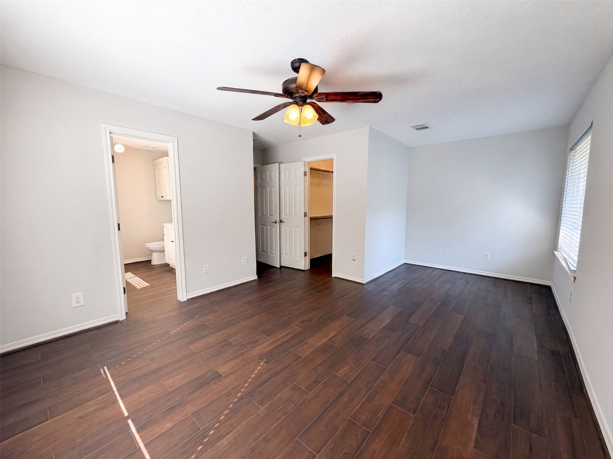 21886 Pinewilde Court Property Photo 4