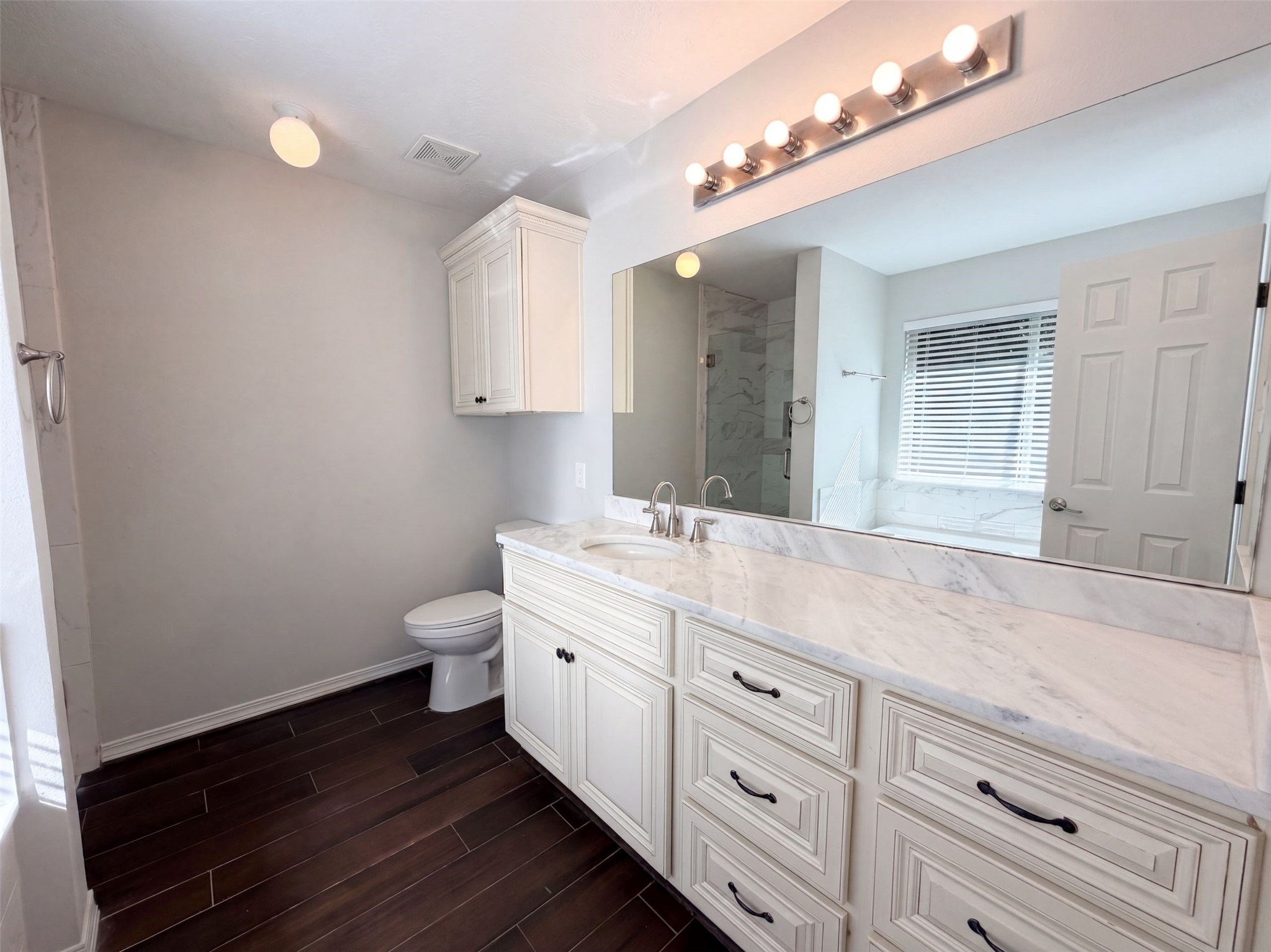21886 Pinewilde Court Property Photo 6