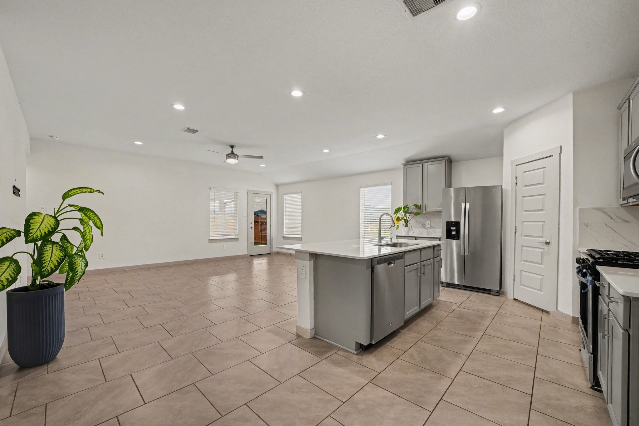 4002 Itzle Island Court Property Photo 9