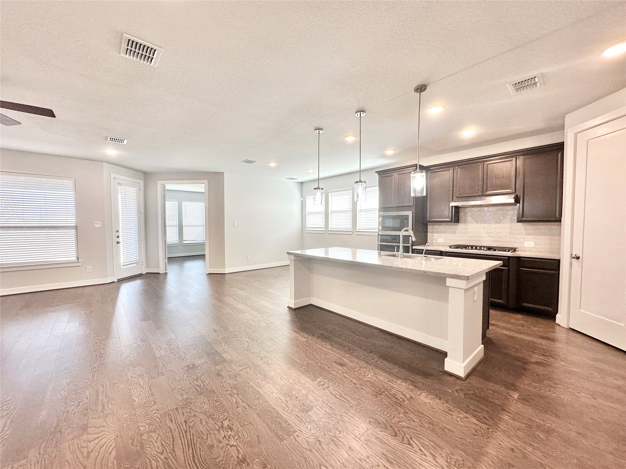 9218 Rocking Plain Lane Property Photo 10