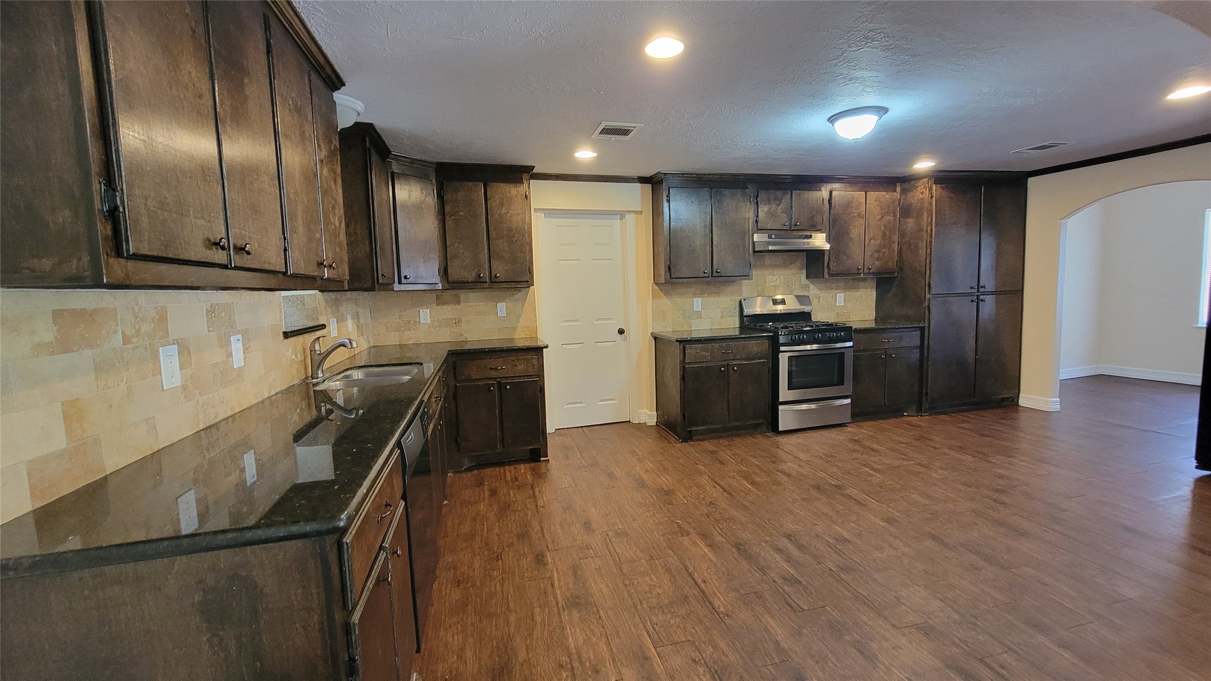 3 Lovers Lane 1409 Property Photo 7