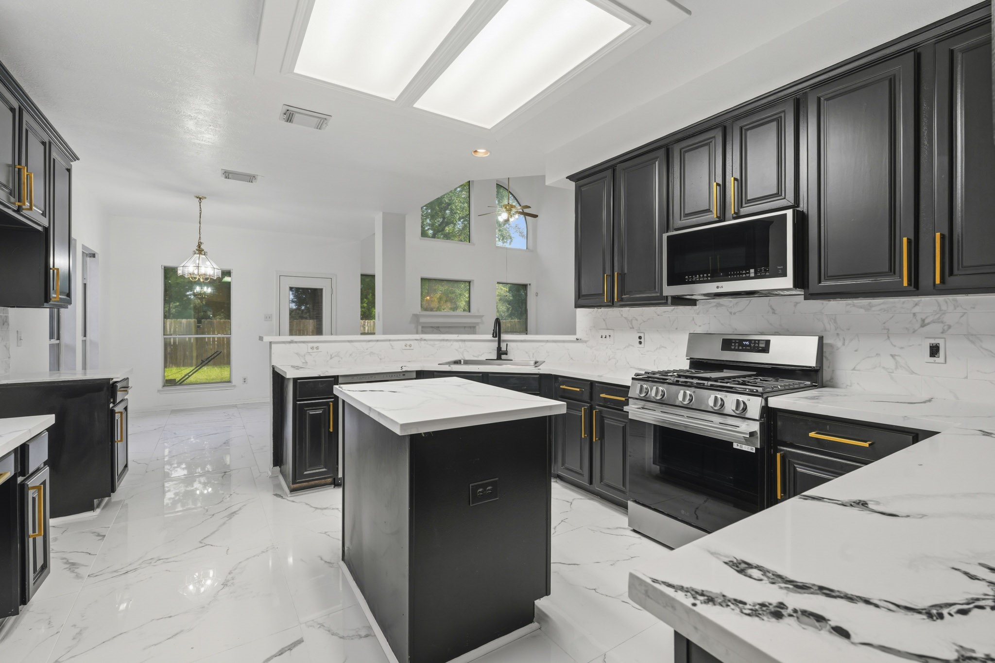12415 Maily Meadowlane Property Photo 8