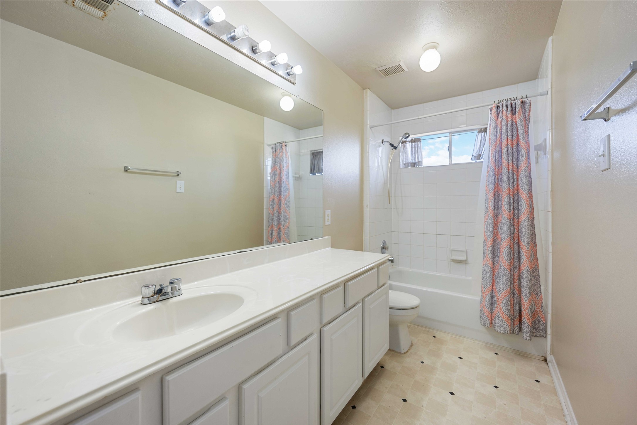4806 Cotton Ridge Trail Property Photo 15
