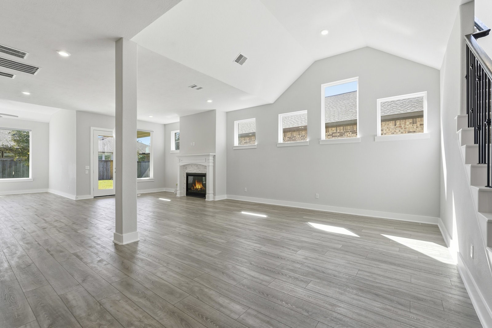 15822 Pilot Knob Drive Property Photo 8