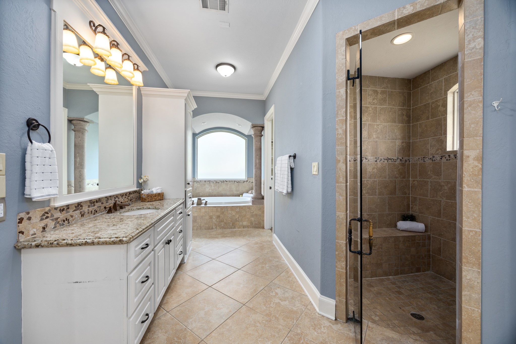 4447 Chateau Creek Way Property Photo 23