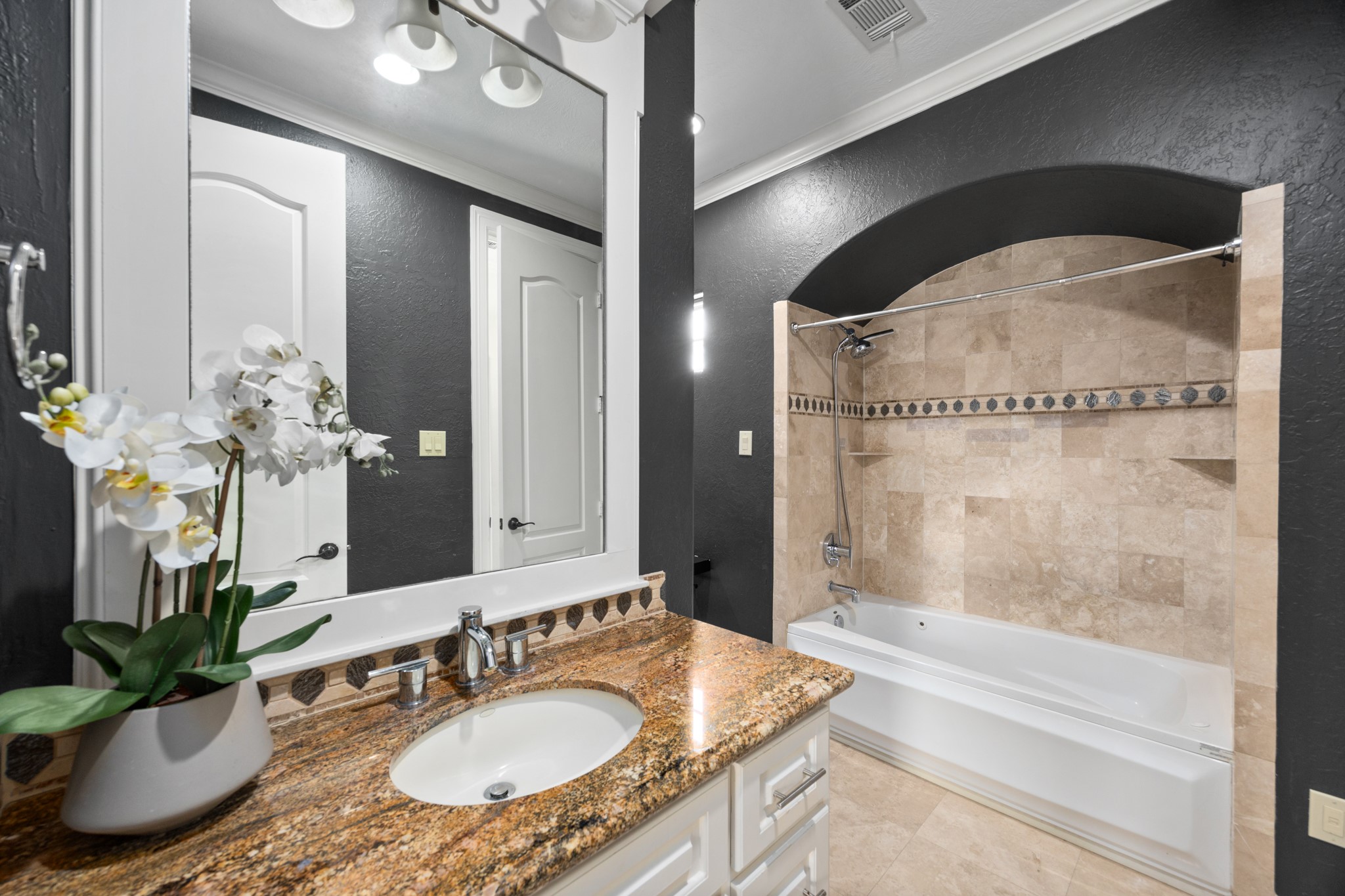 4447 Chateau Creek Way Property Photo 29