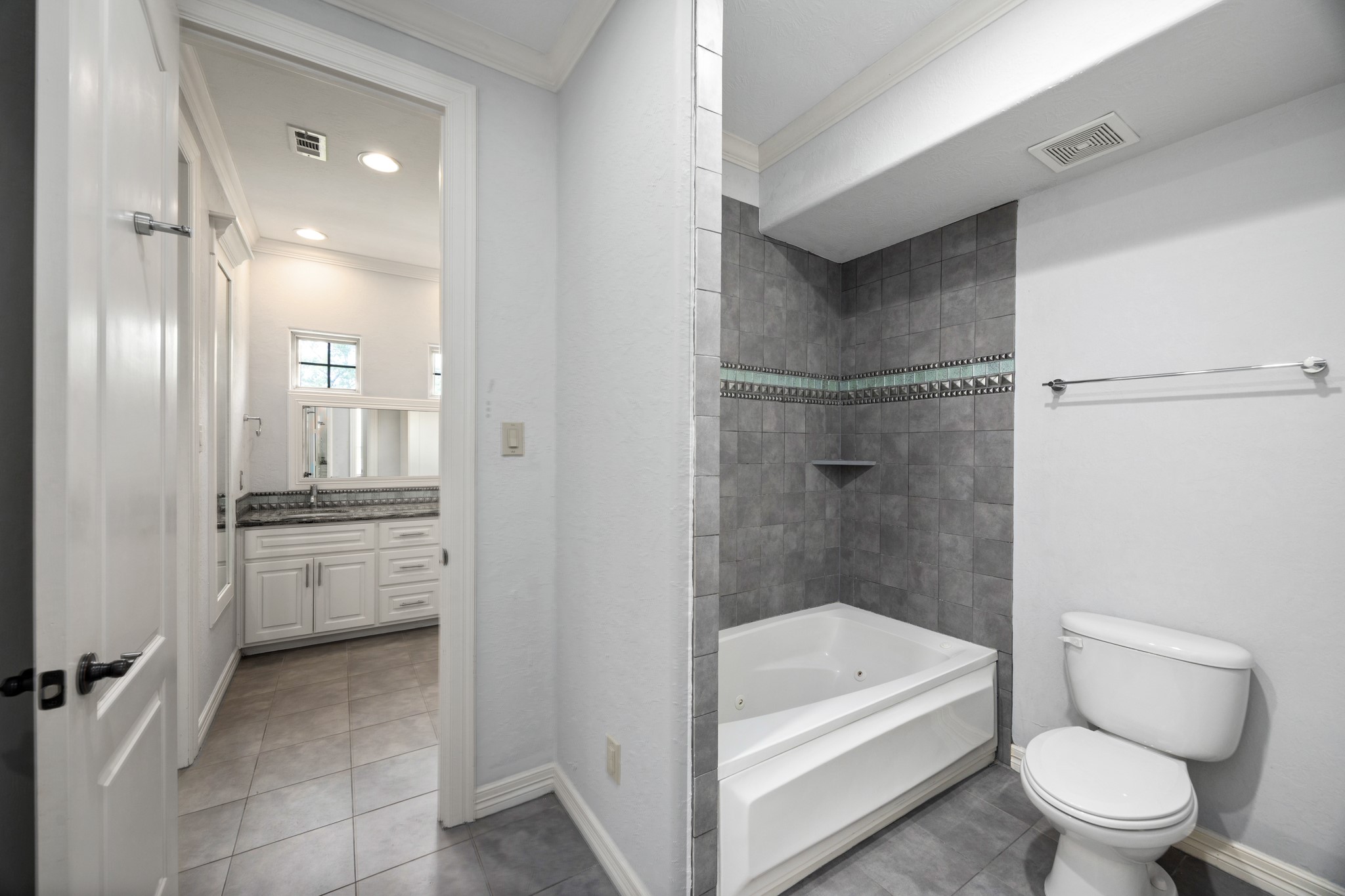 4447 Chateau Creek Way Property Photo 33
