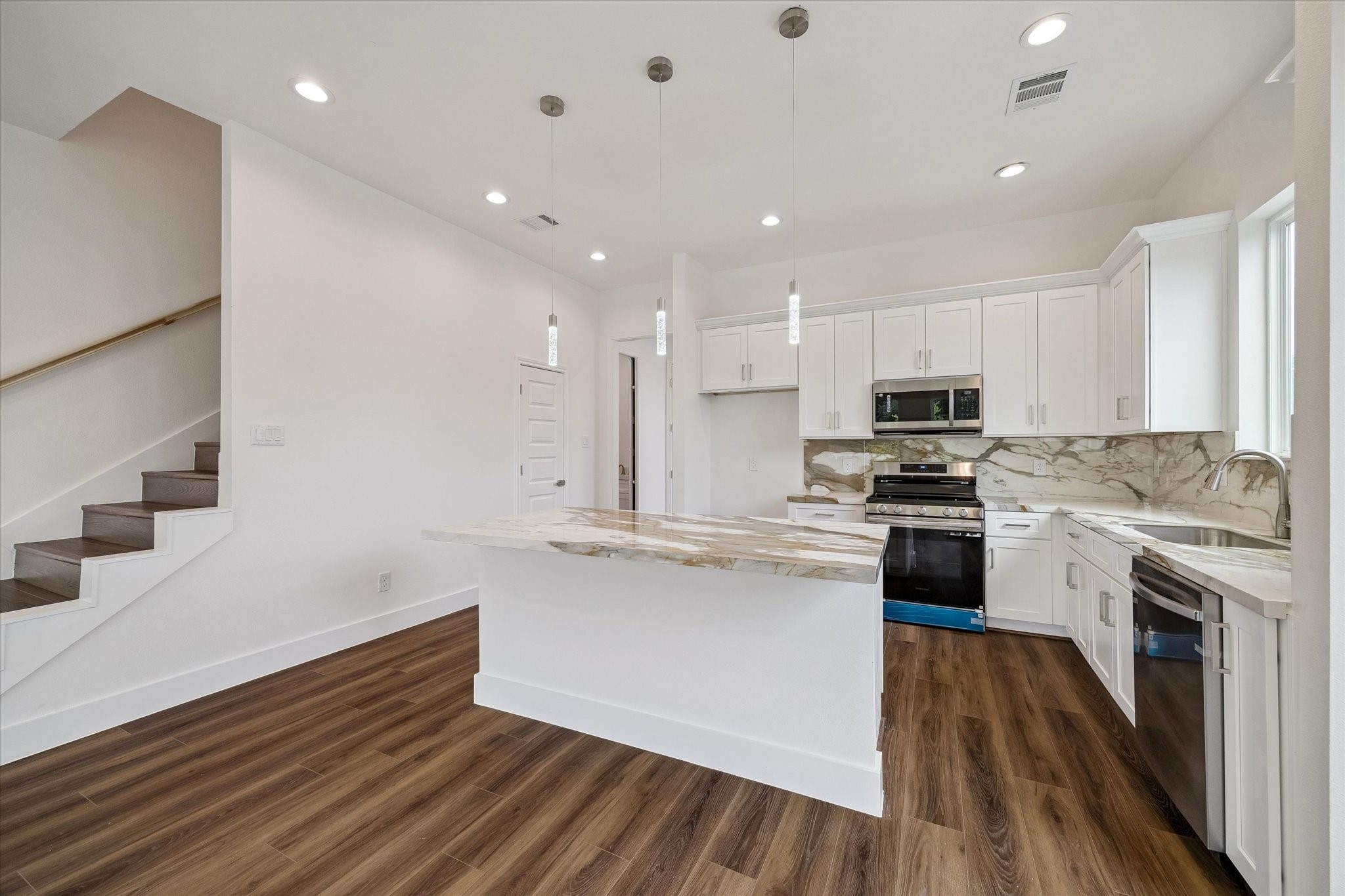 5312 Salina Street Property Photo 7