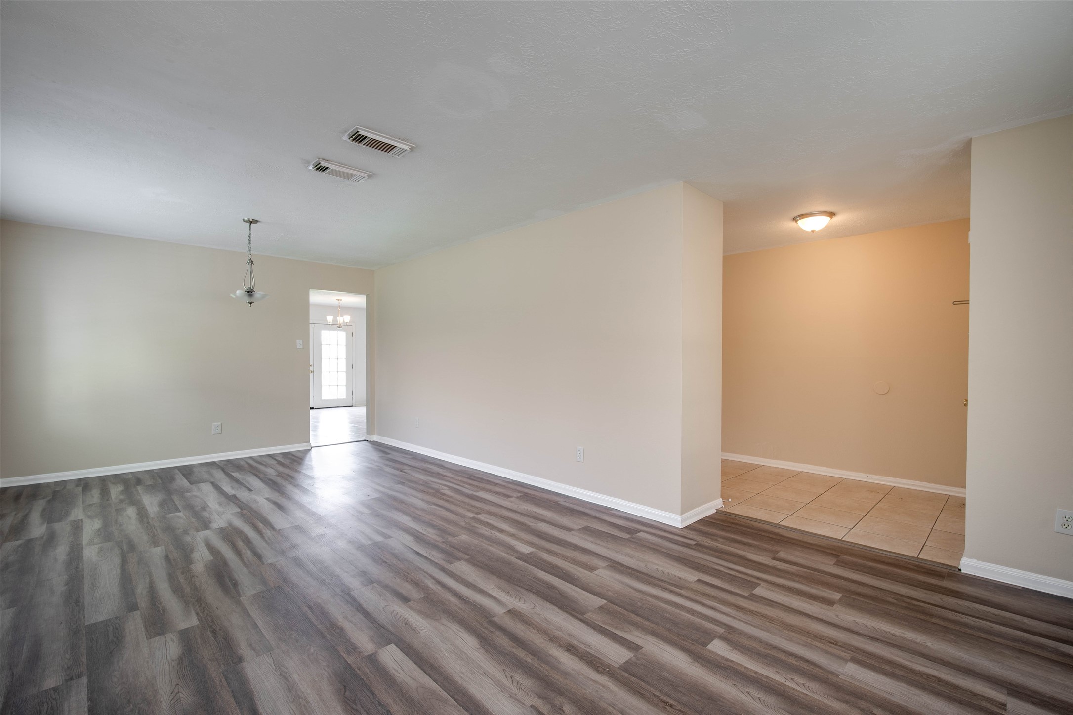 22810 W Waterlake Drive Property Photo 6