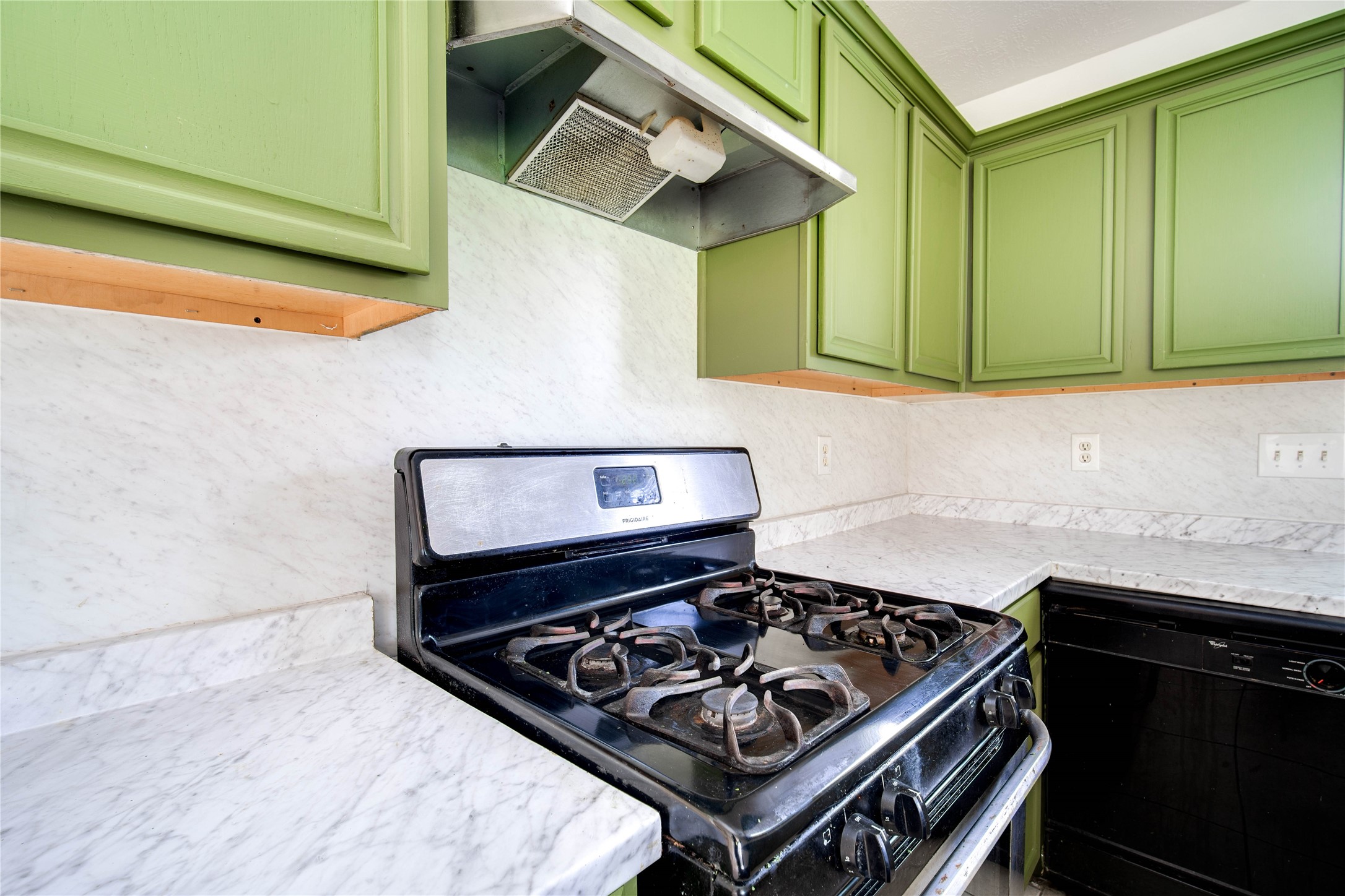 22810 W Waterlake Drive Property Photo 9