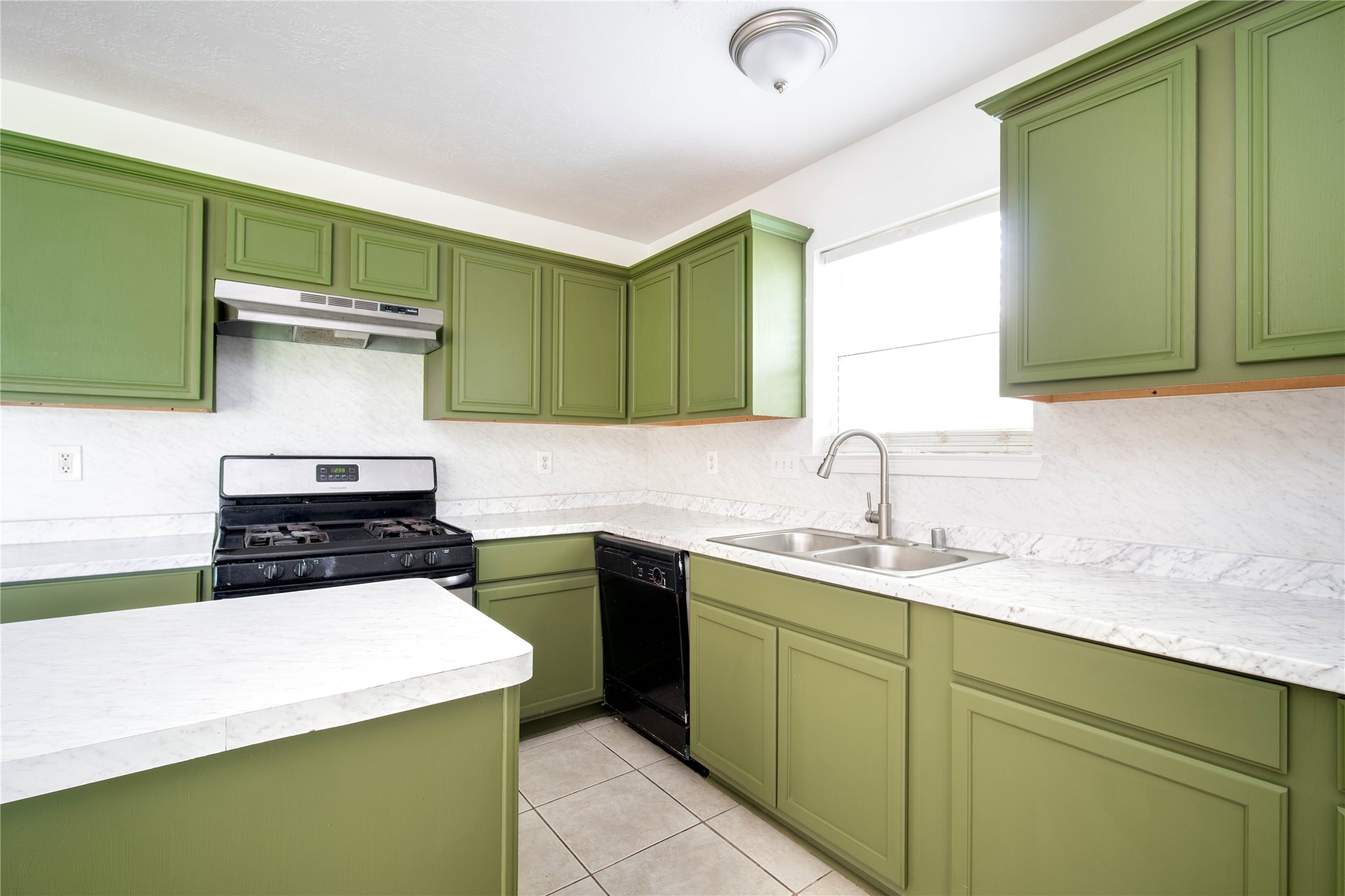22810 W Waterlake Drive Property Photo 13