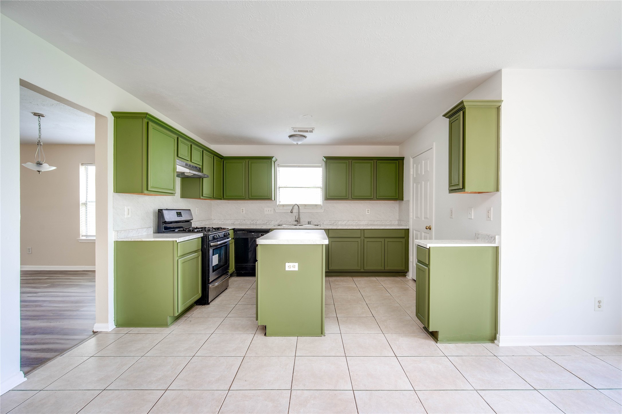 22810 W Waterlake Drive Property Photo 15