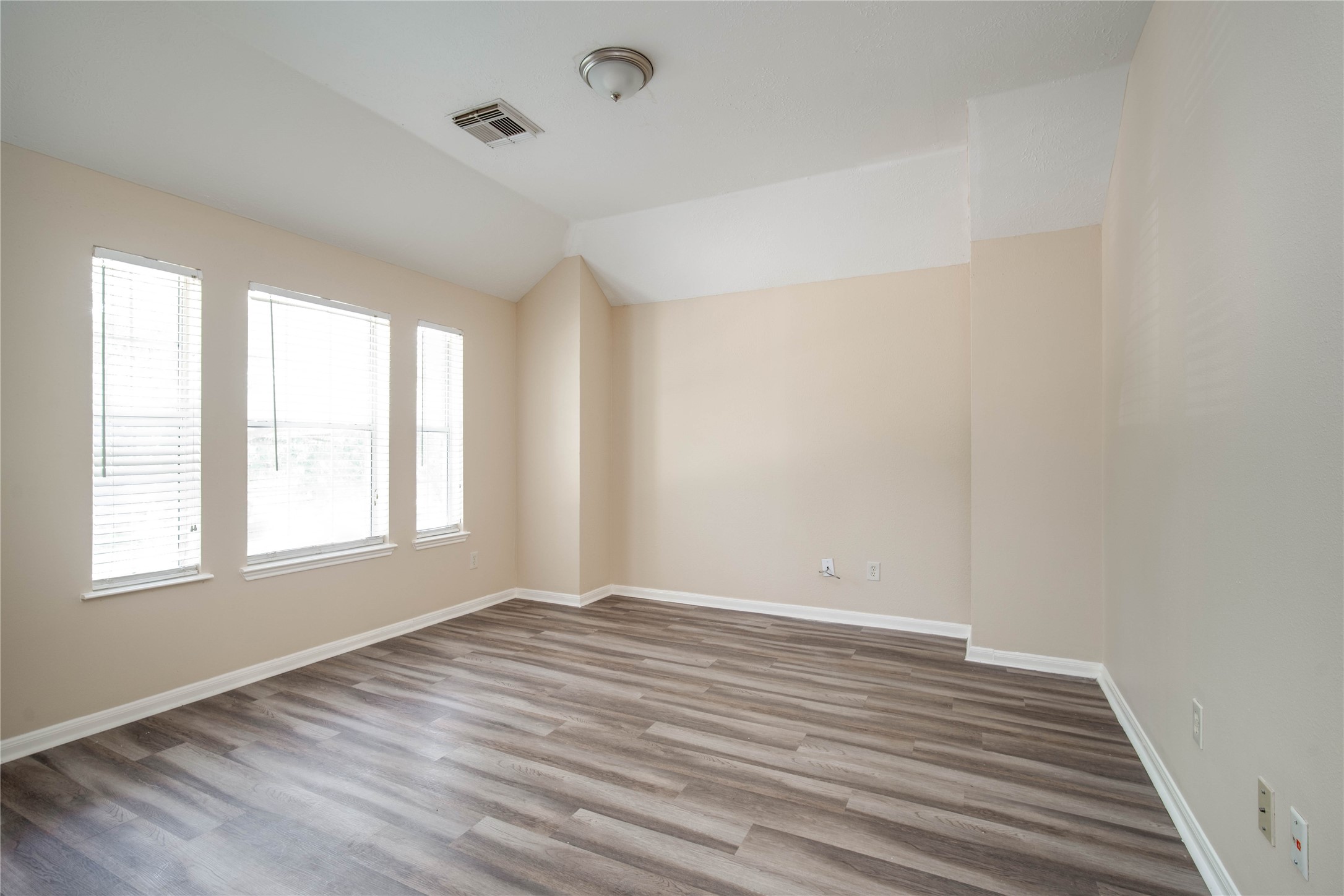 22810 W Waterlake Drive Property Photo 18