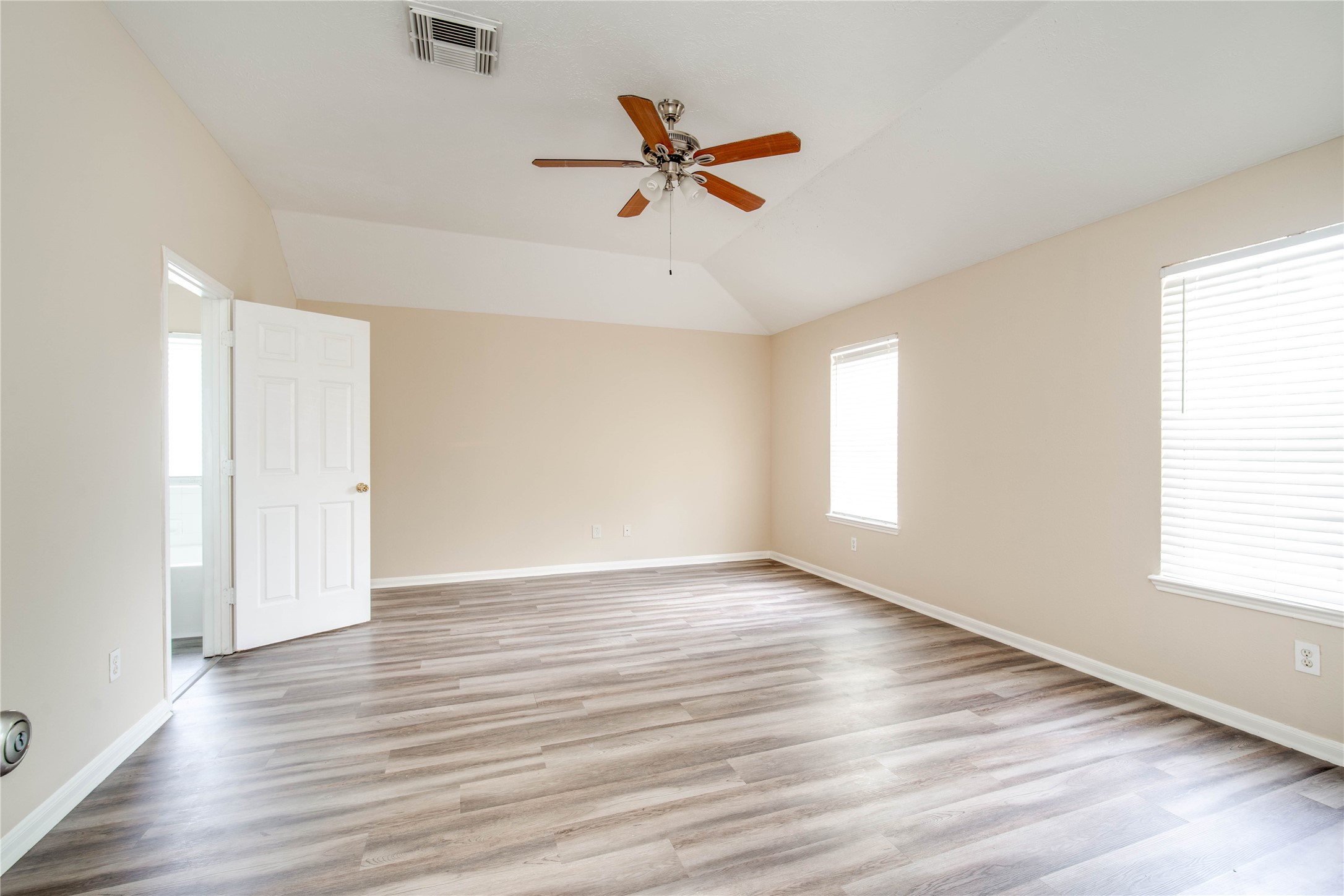 22810 W Waterlake Drive Property Photo 21