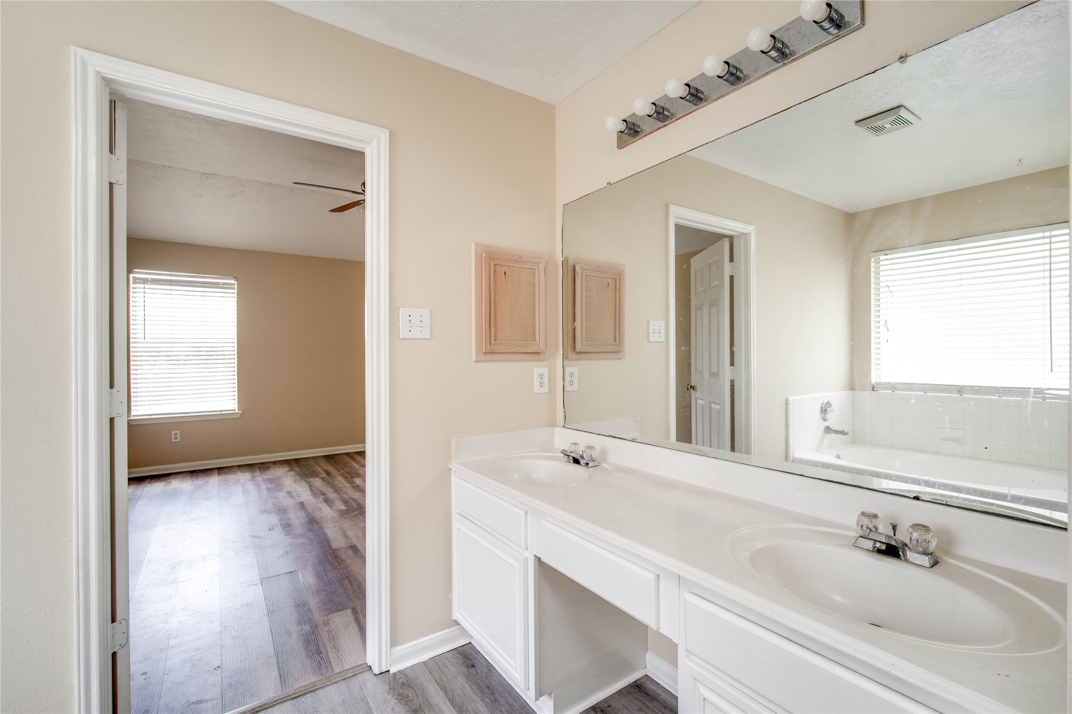 22810 W Waterlake Drive Property Photo 27