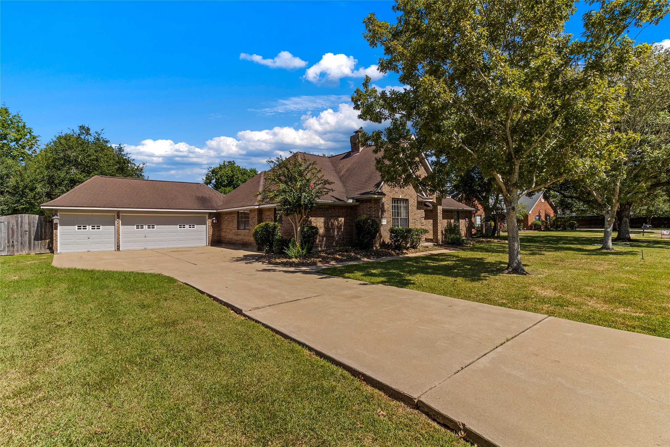 55 Silver Lace Court Property Photo 4