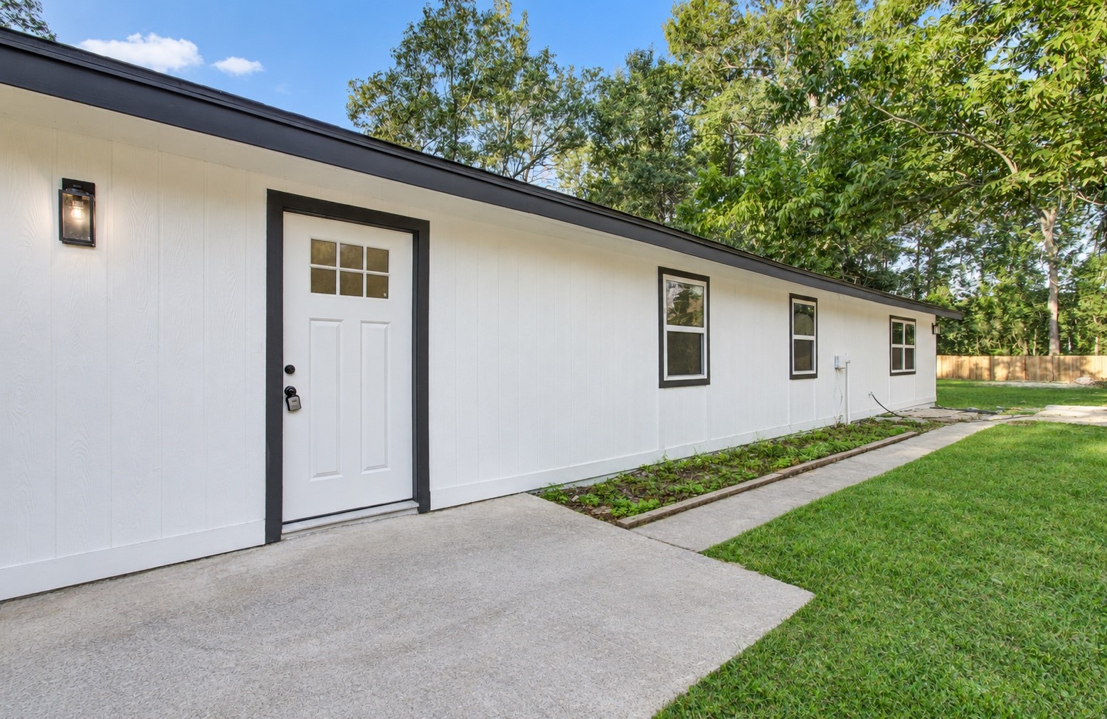 16718 Charleston Drive Property Photo 4