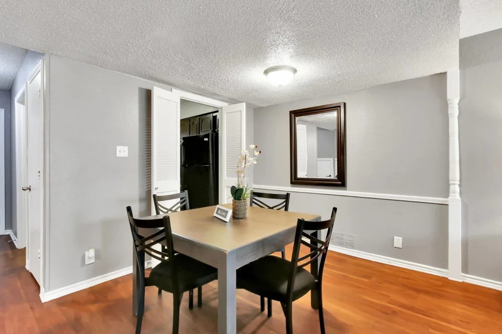 4401 Glenview Court 4304 Property Photo 6
