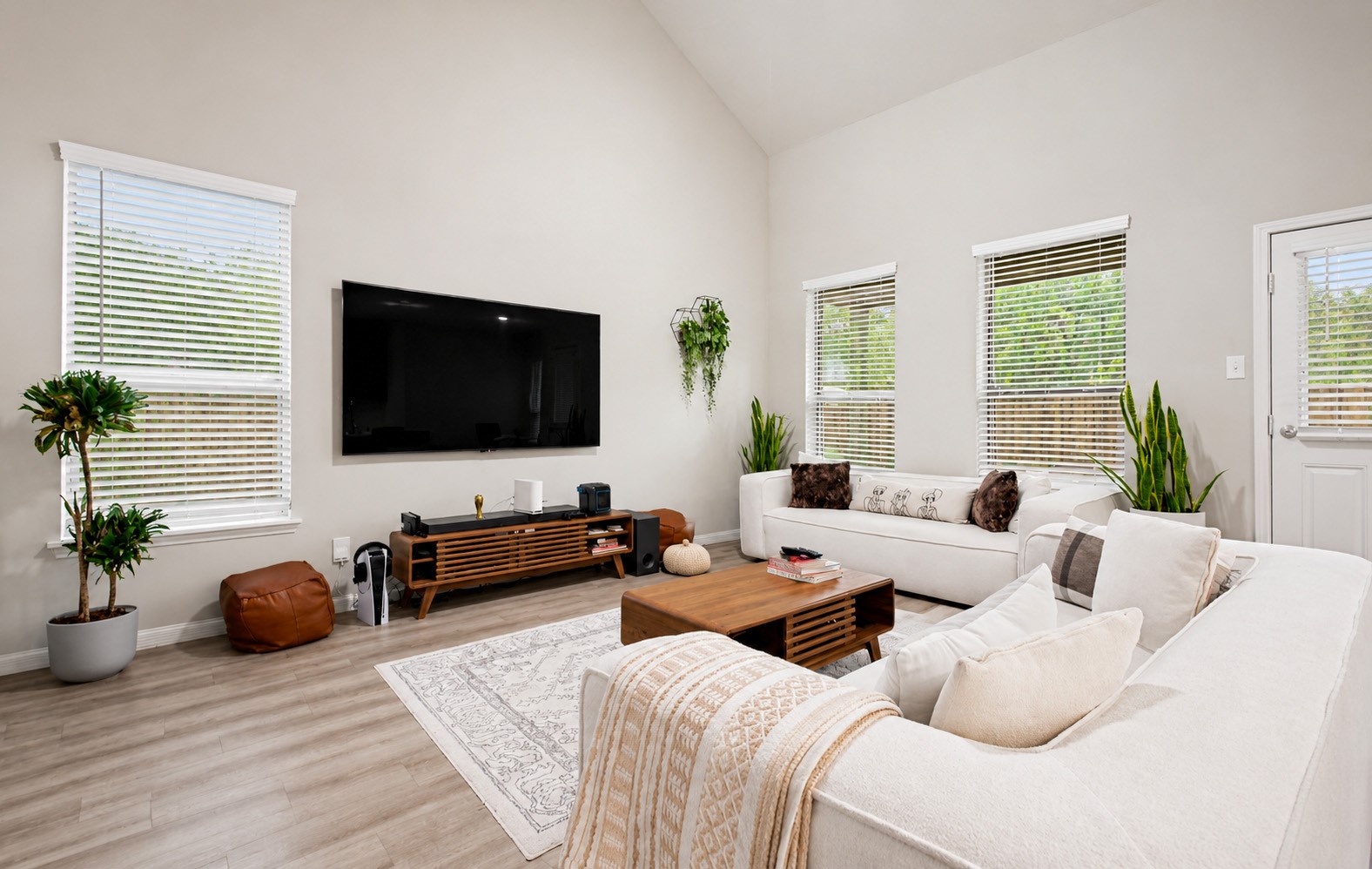 27094 Grey Fox Run Property Photo 15