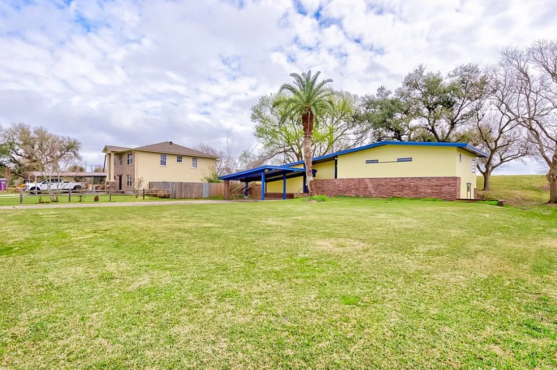 4600 Lakeshore Drive Property Photo 3