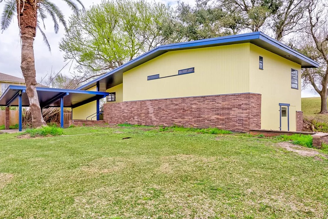 4600 Lakeshore Drive Property Photo 4